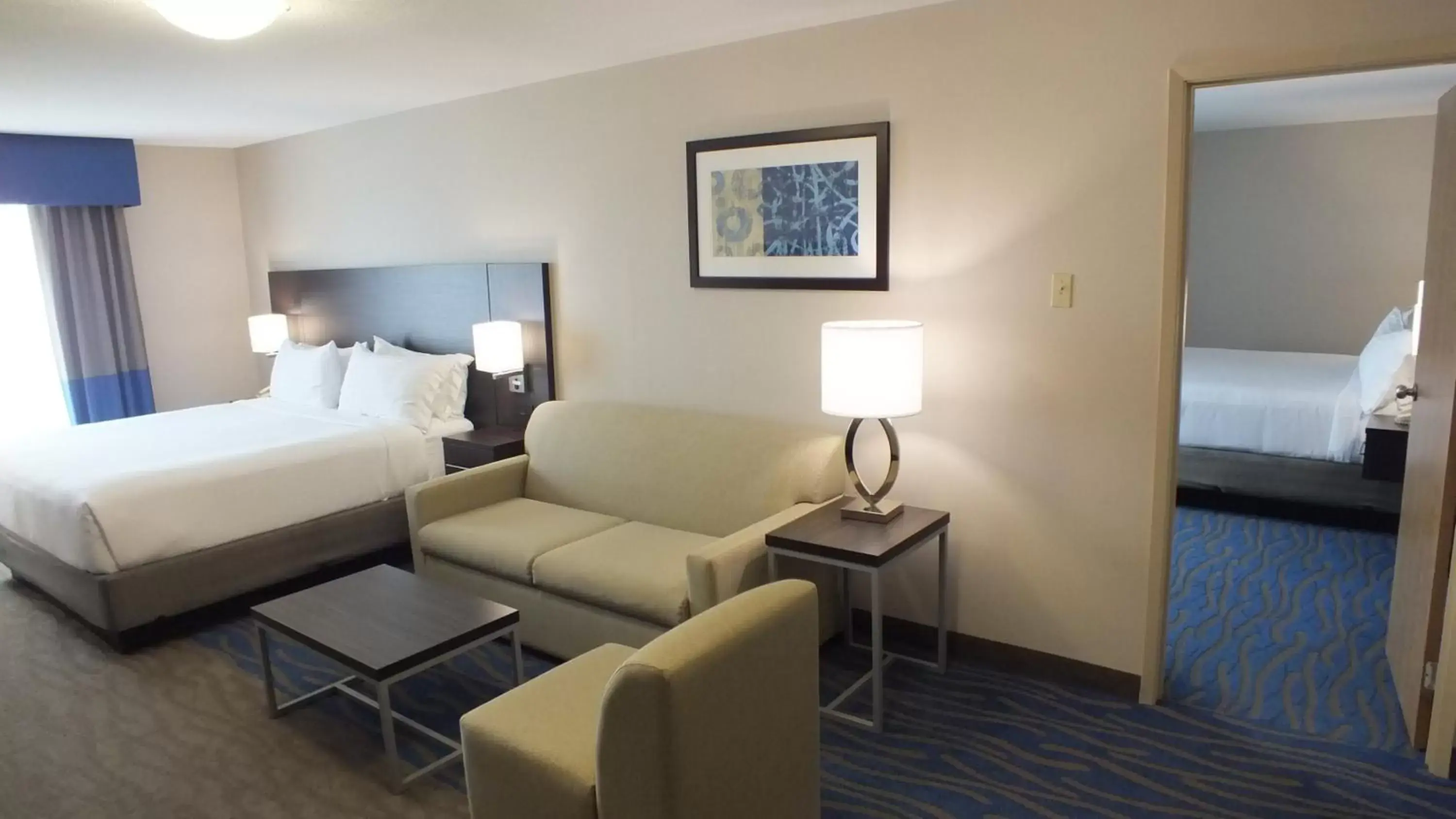 Photo of the whole room, Bed in Holiday Inn Hotel & Suites Regina, an IHG Hotel