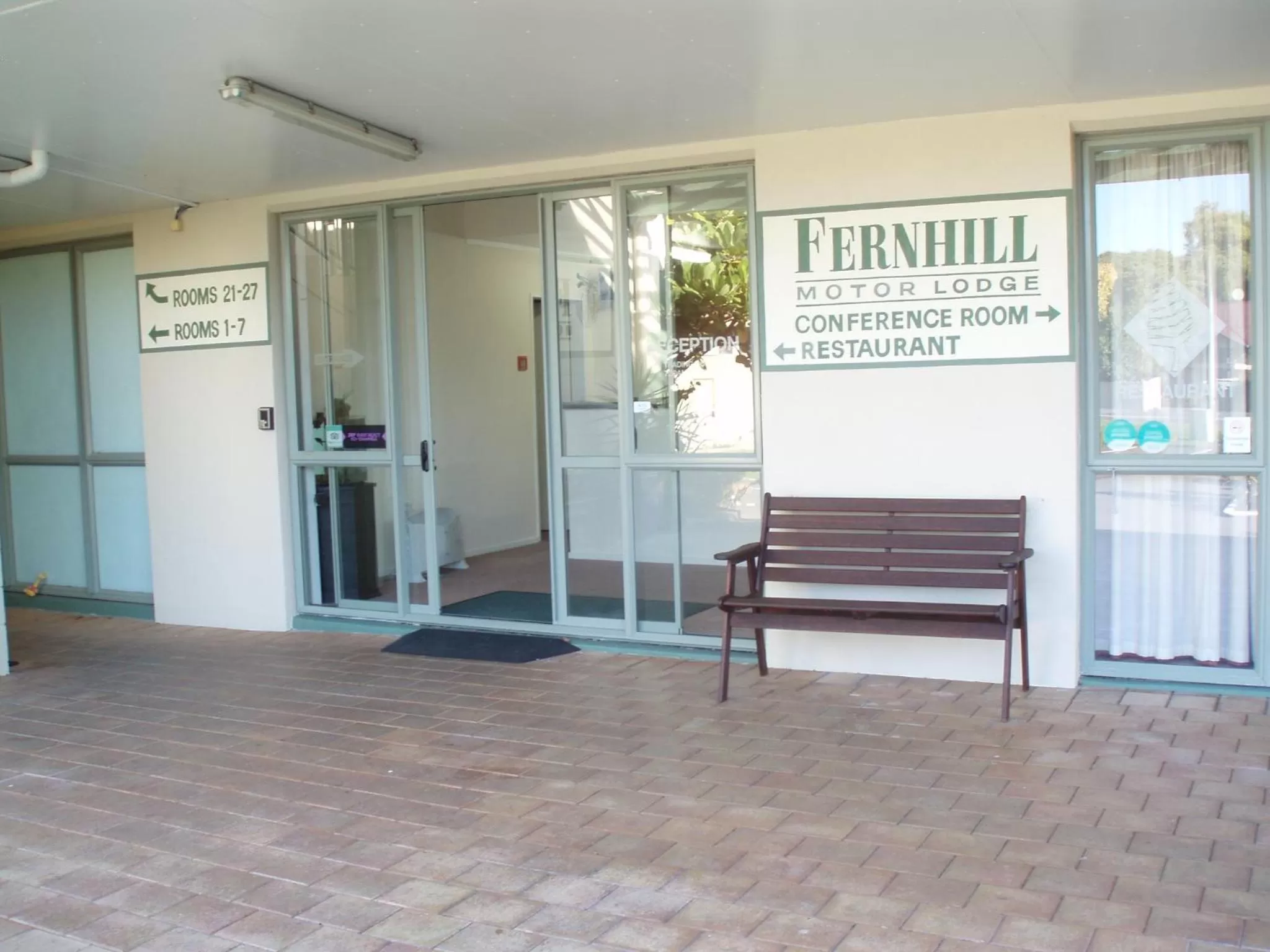Facade/entrance in Fernhill Motor Lodge