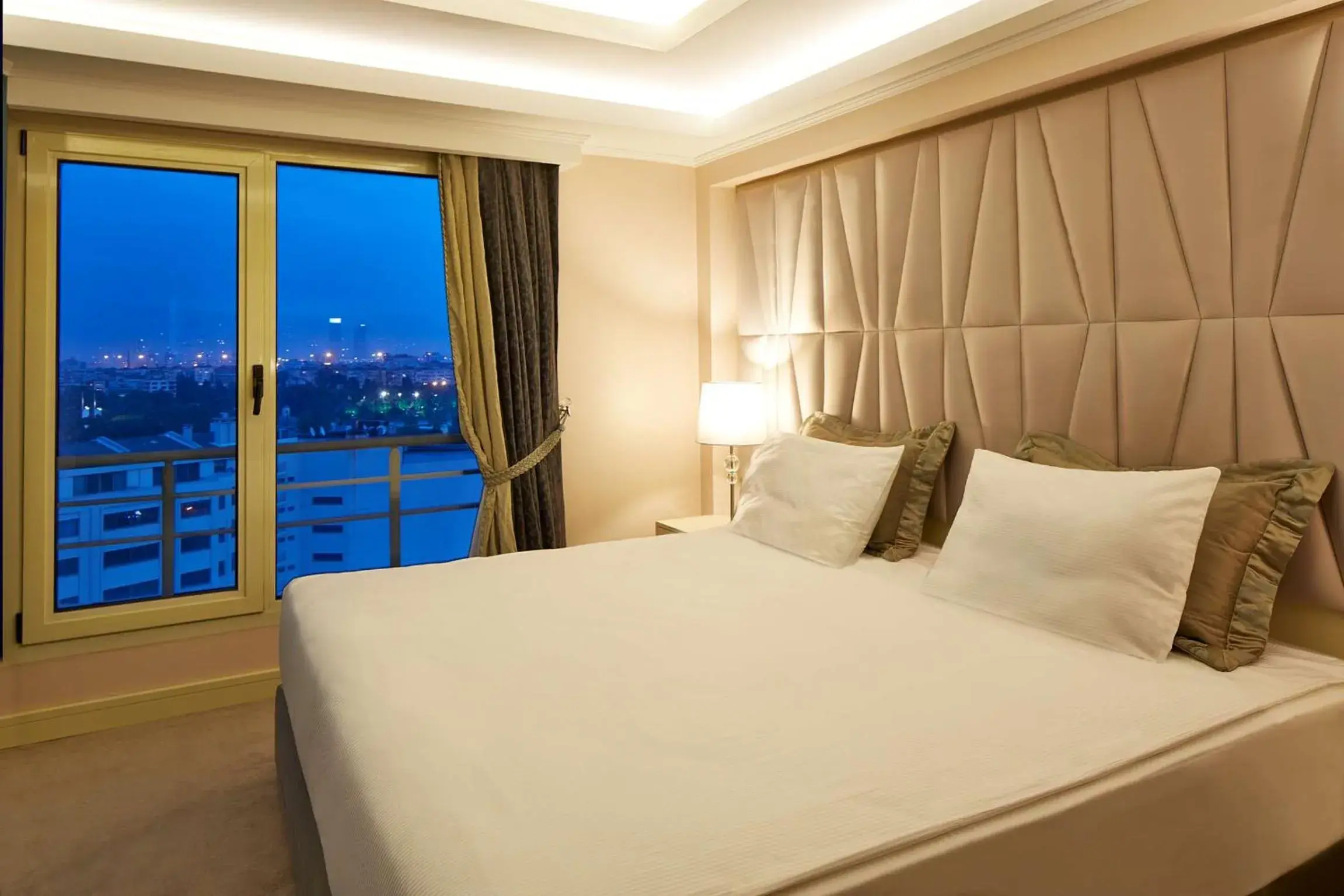 Bed in DoubleTree By Hilton Hotel Izmir - Alsancak