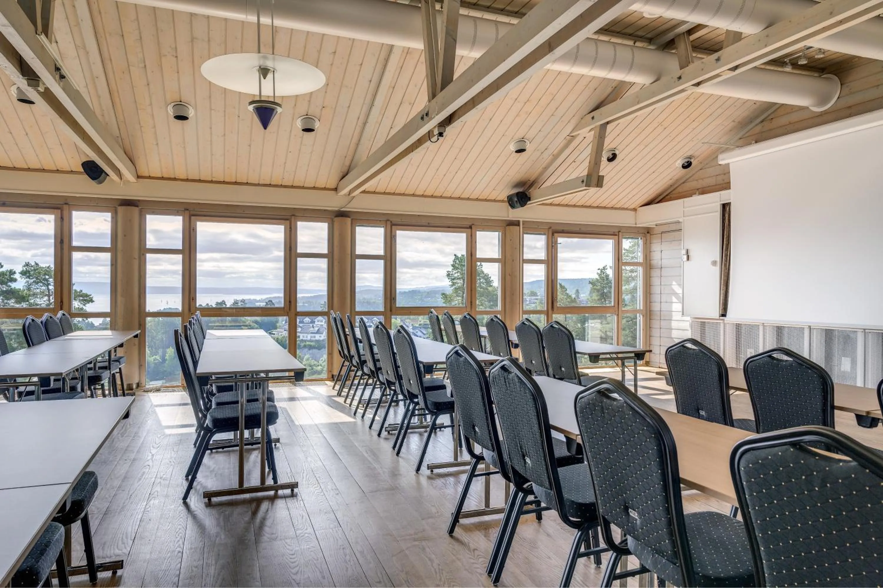 Meeting/conference room in Quality Hotel Leangkollen