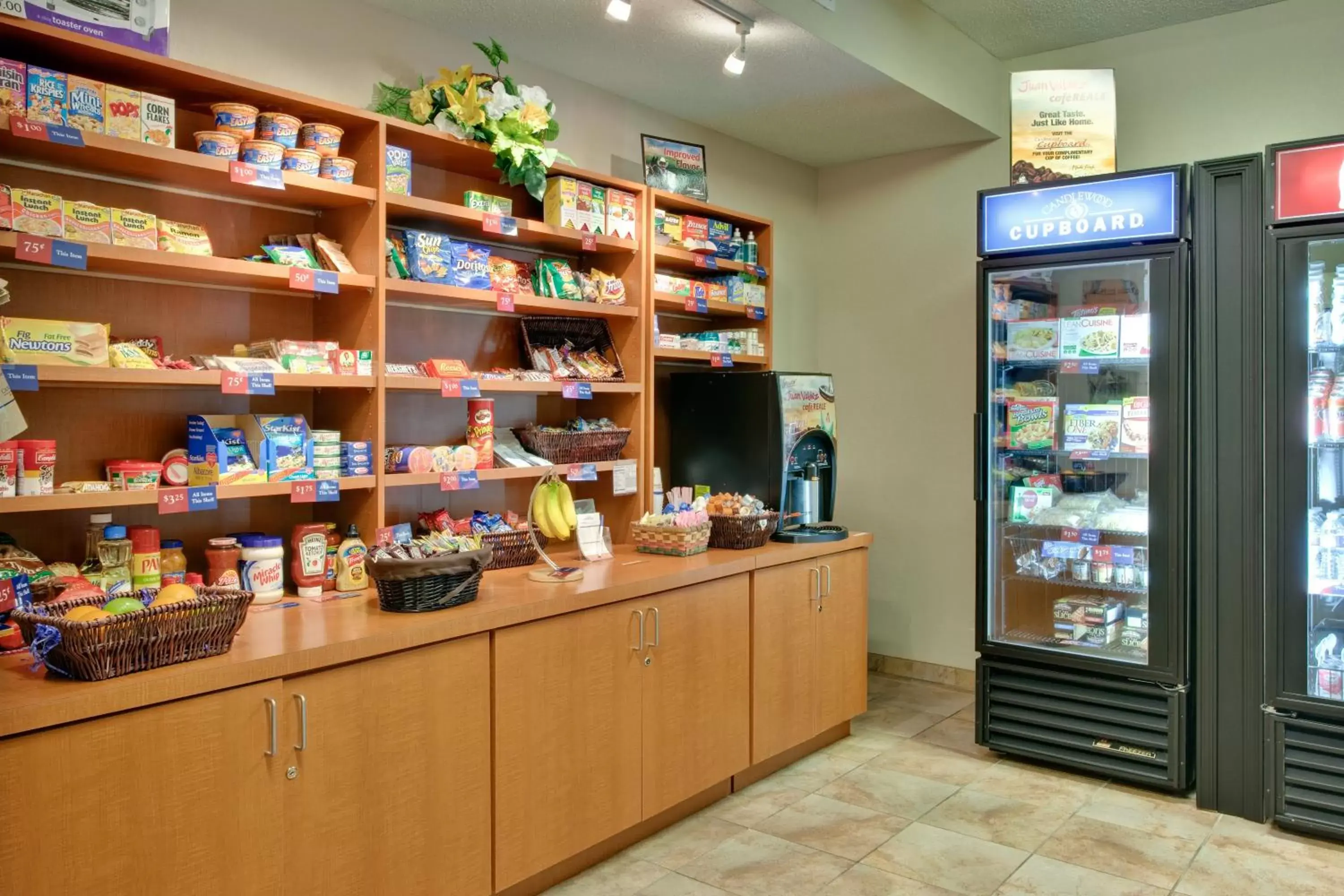 Lobby or reception, Supermarket/Shops in Candlewood Suites Nogales, an IHG Hotel