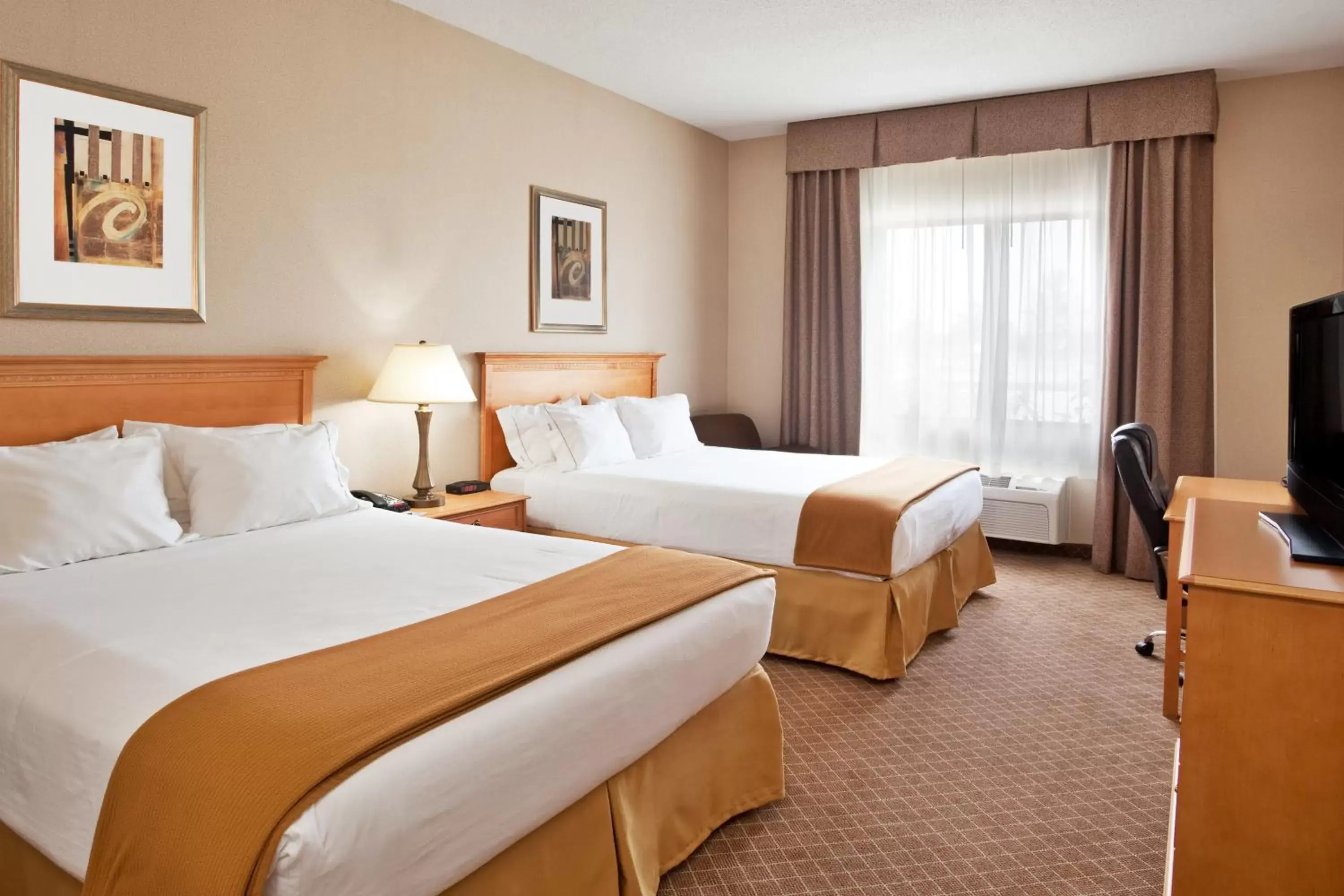 Standard Queen Room with Two Queen Beds in Holiday Inn Express Hotel & Suites Chesterfield - Selfridge Area by IHG Standard Queen Room with Two Queen Beds in Holiday Inn Express Hotel & Suites Chesterfield - Selfridge Area by IHG