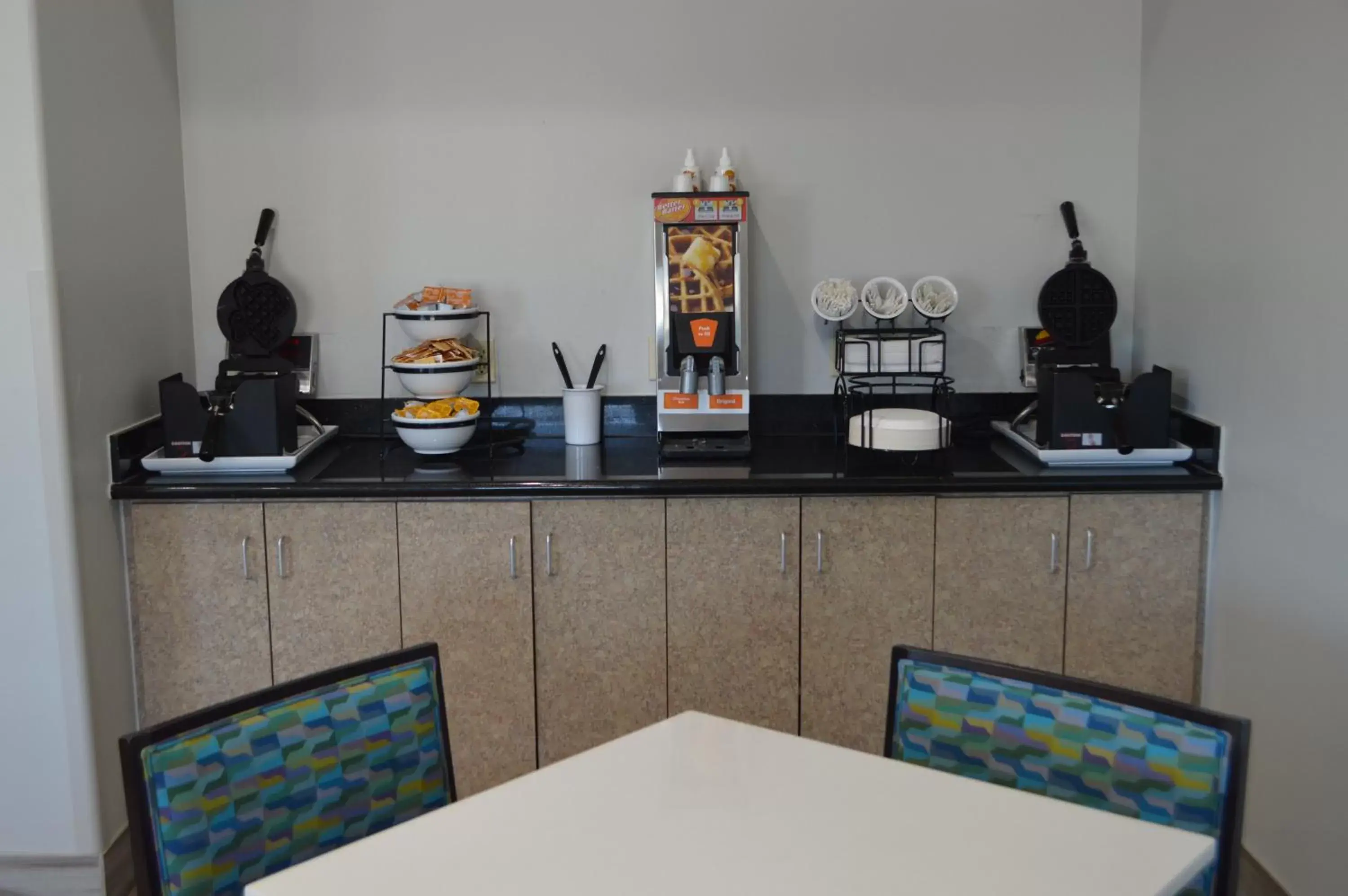 Food and drinks in Comfort Inn & Suites Selma near Randolph AFB