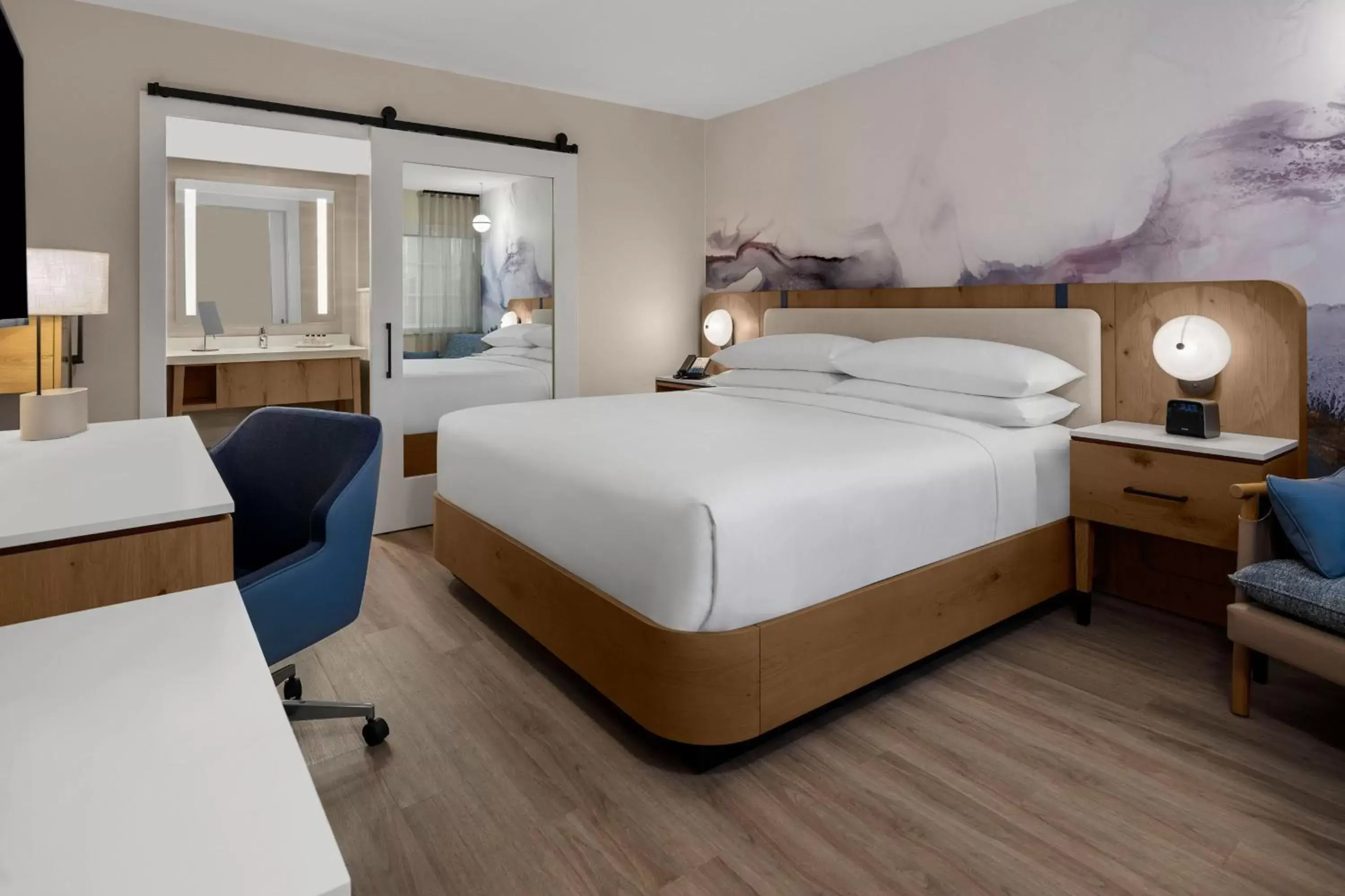 Photo of the whole room, Bed in Delta Hotels by Marriott Santa Clara Silicon Valley