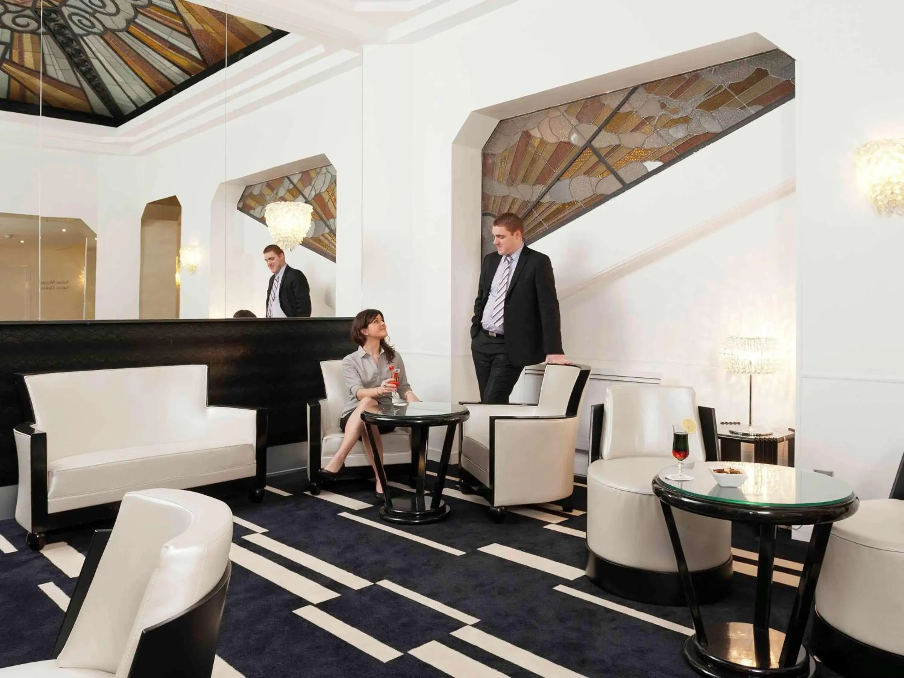 Lounge or bar in Hotel Mercure Paris Opera Faubourg Montmartre