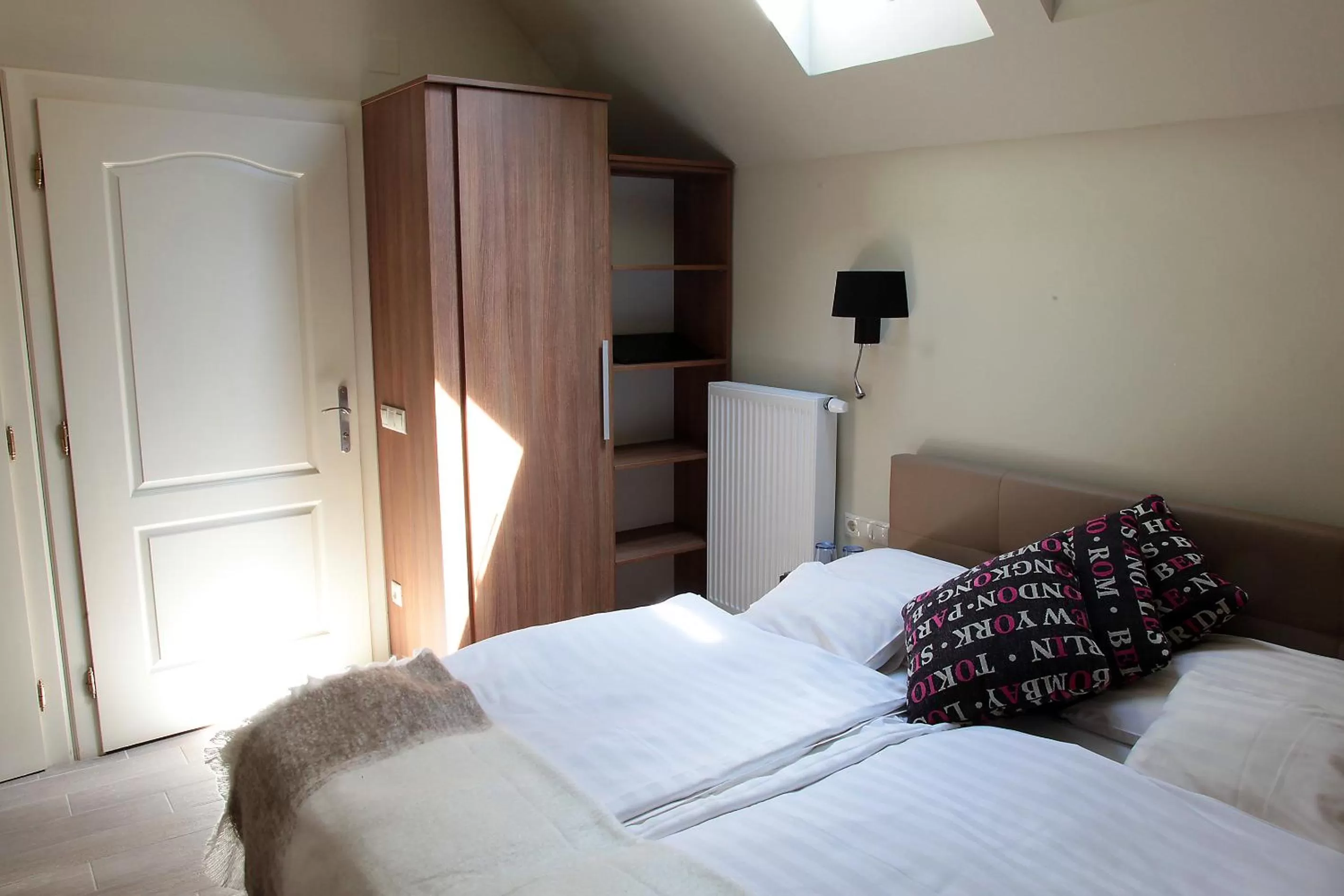 Photo of the whole room, Bed in Portré Panzió