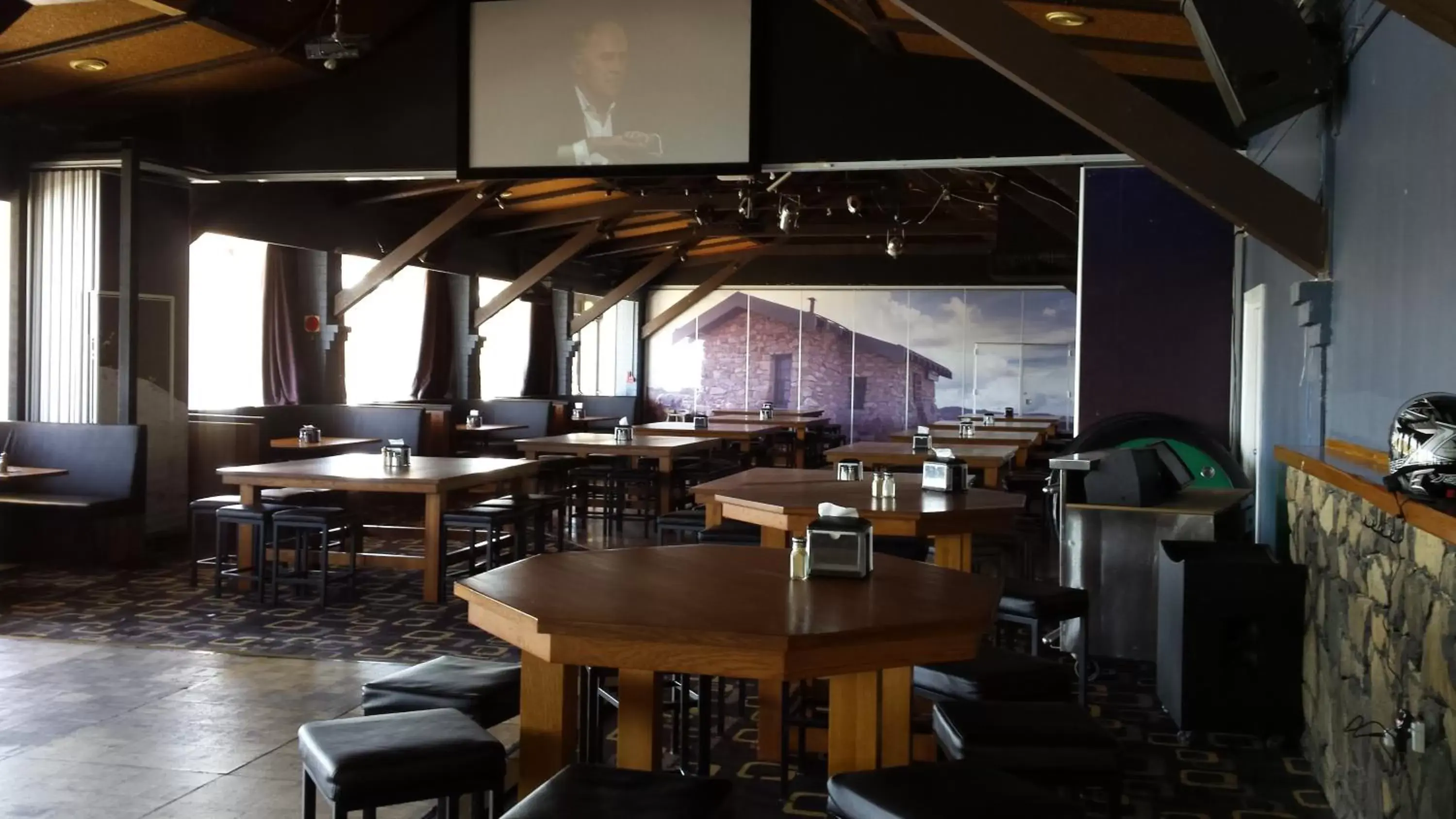 Restaurant/Places to Eat in Lake Jindabyne Hotel