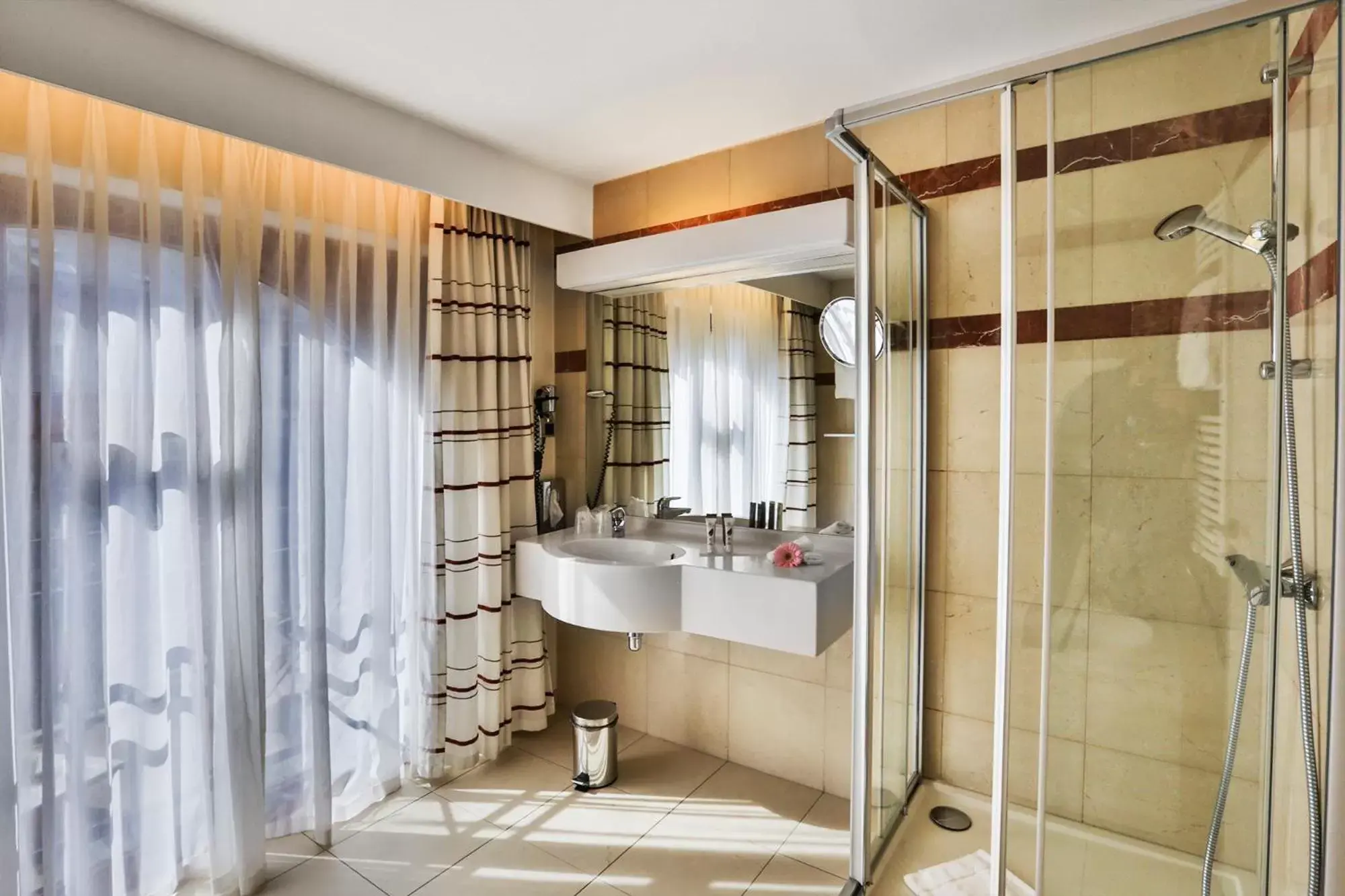 Shower, Bathroom in Hotel Quartier Latin