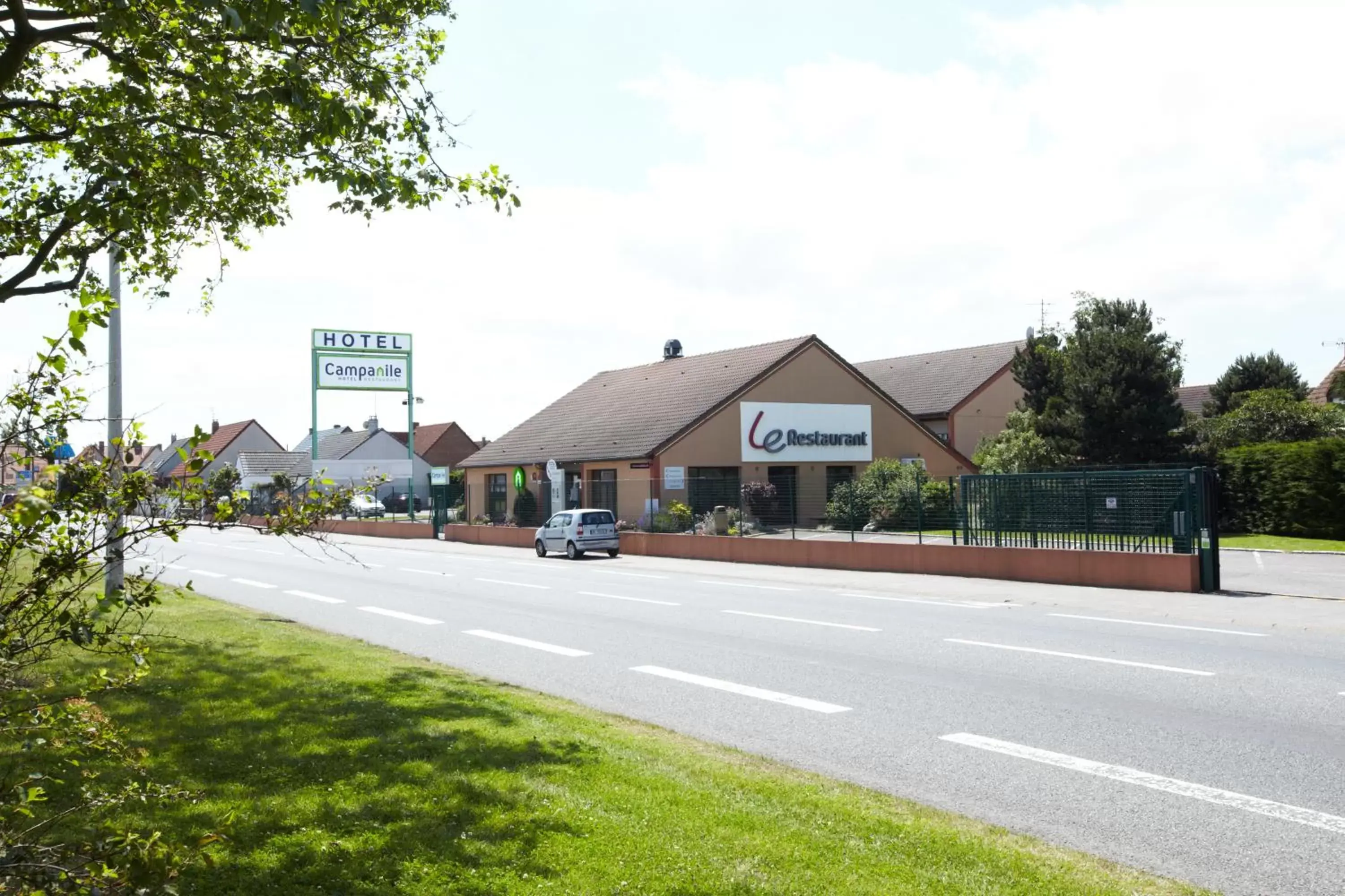 Facade/entrance, Property Building in Campanile Calais