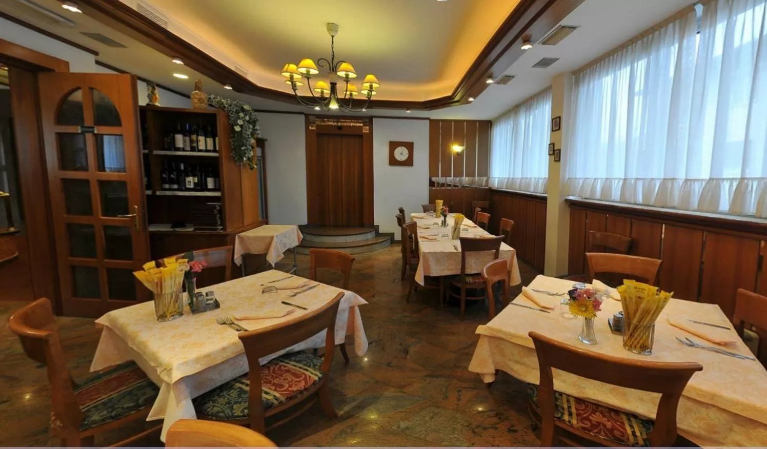 Restaurant/places to eat in Hotel Vela