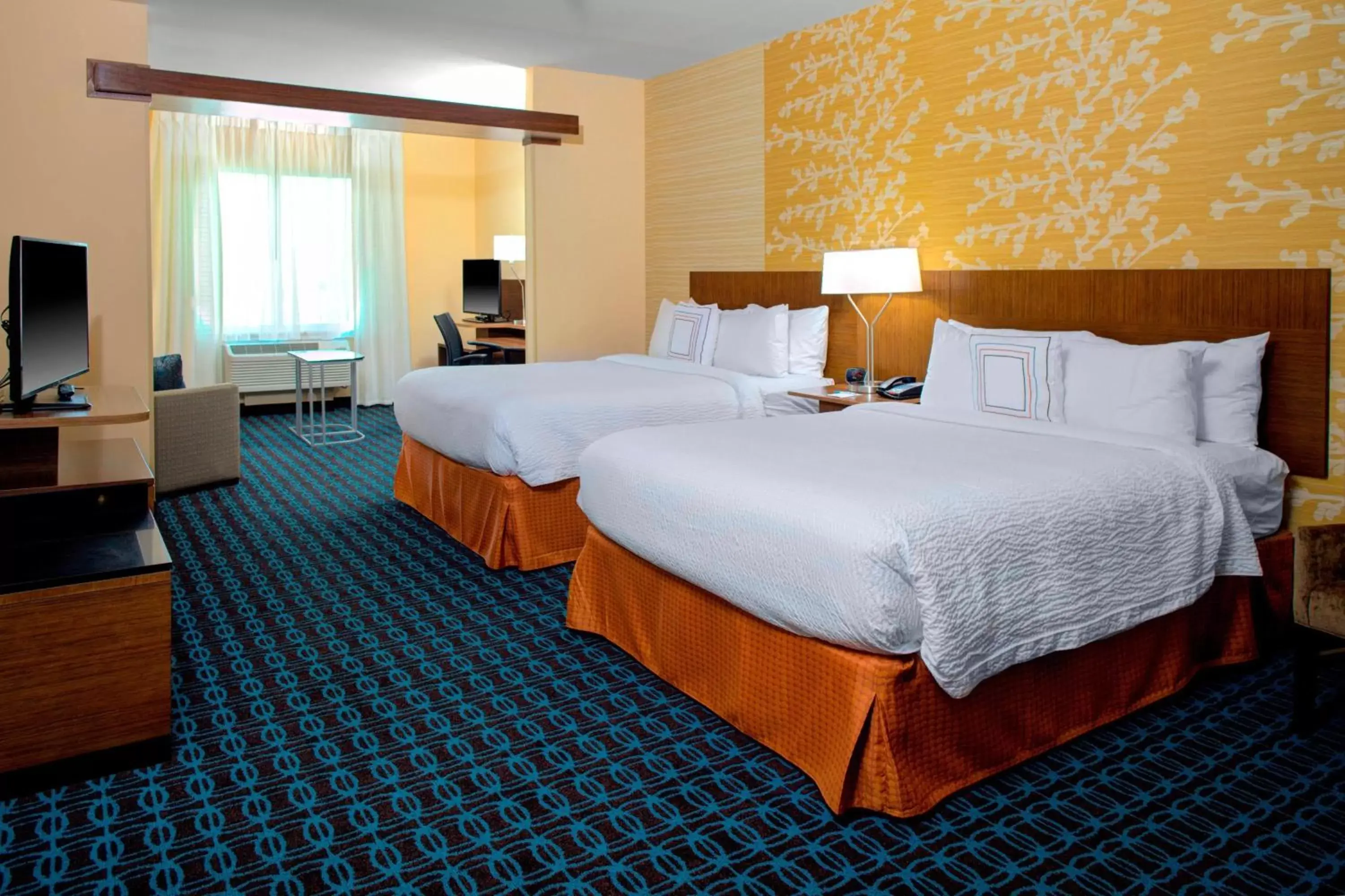 Photo of the whole room, Bed in Fairfield Inn & Suites by Marriott Hollister