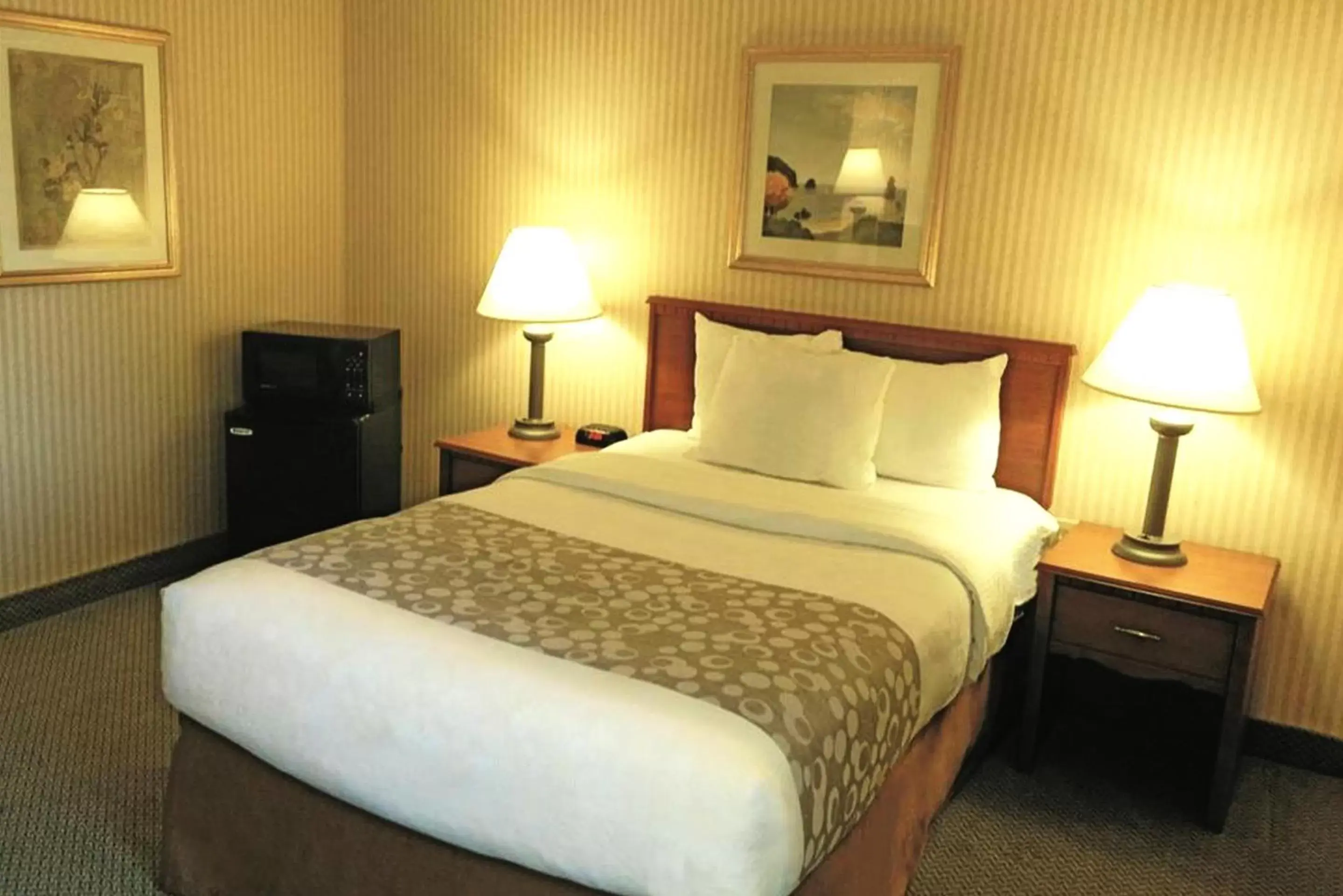 Bedroom, Bed in La Quinta Inn by Wyndham Detroit Southgate