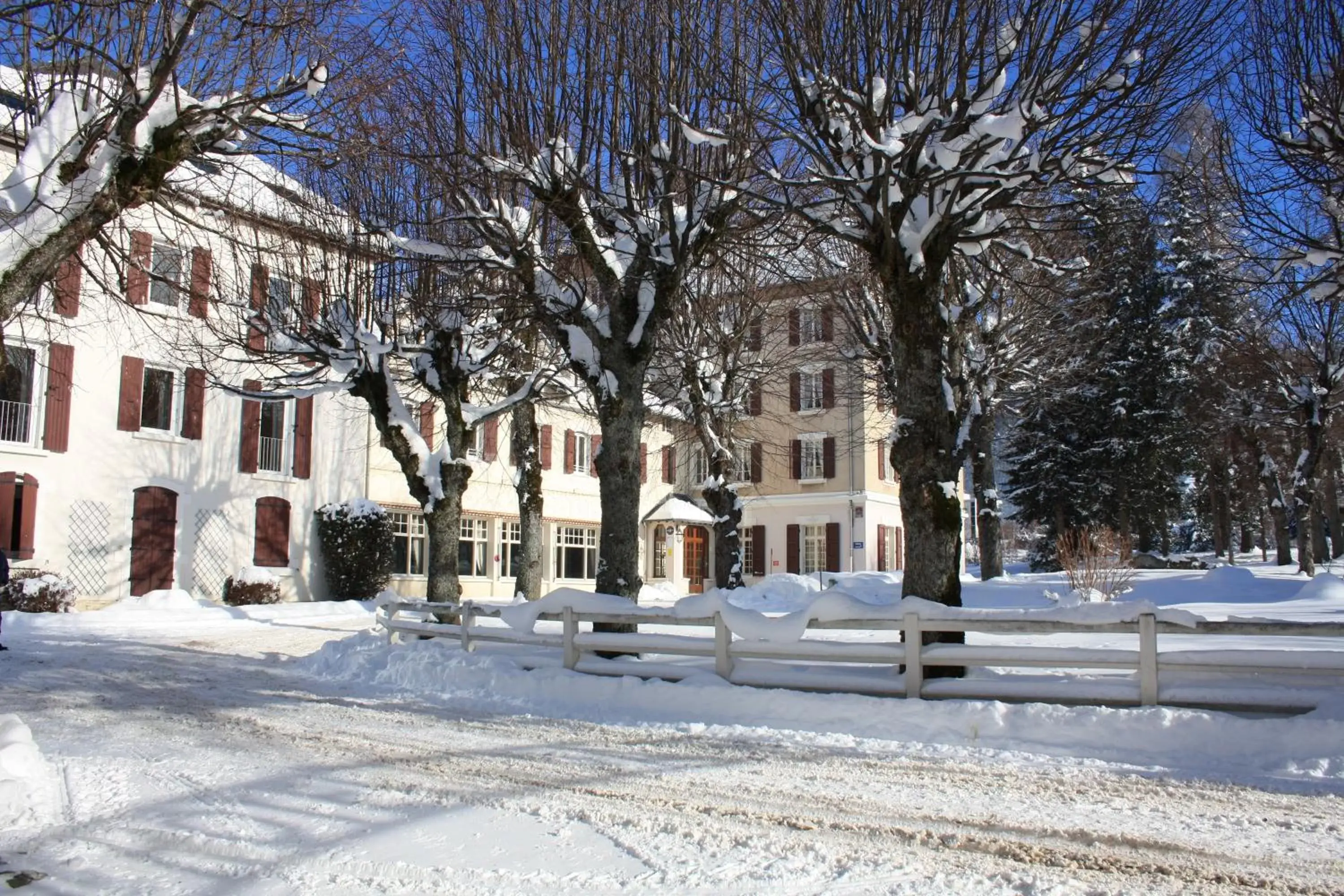 Property building, Winter in Best Western Grand Hotel de Paris