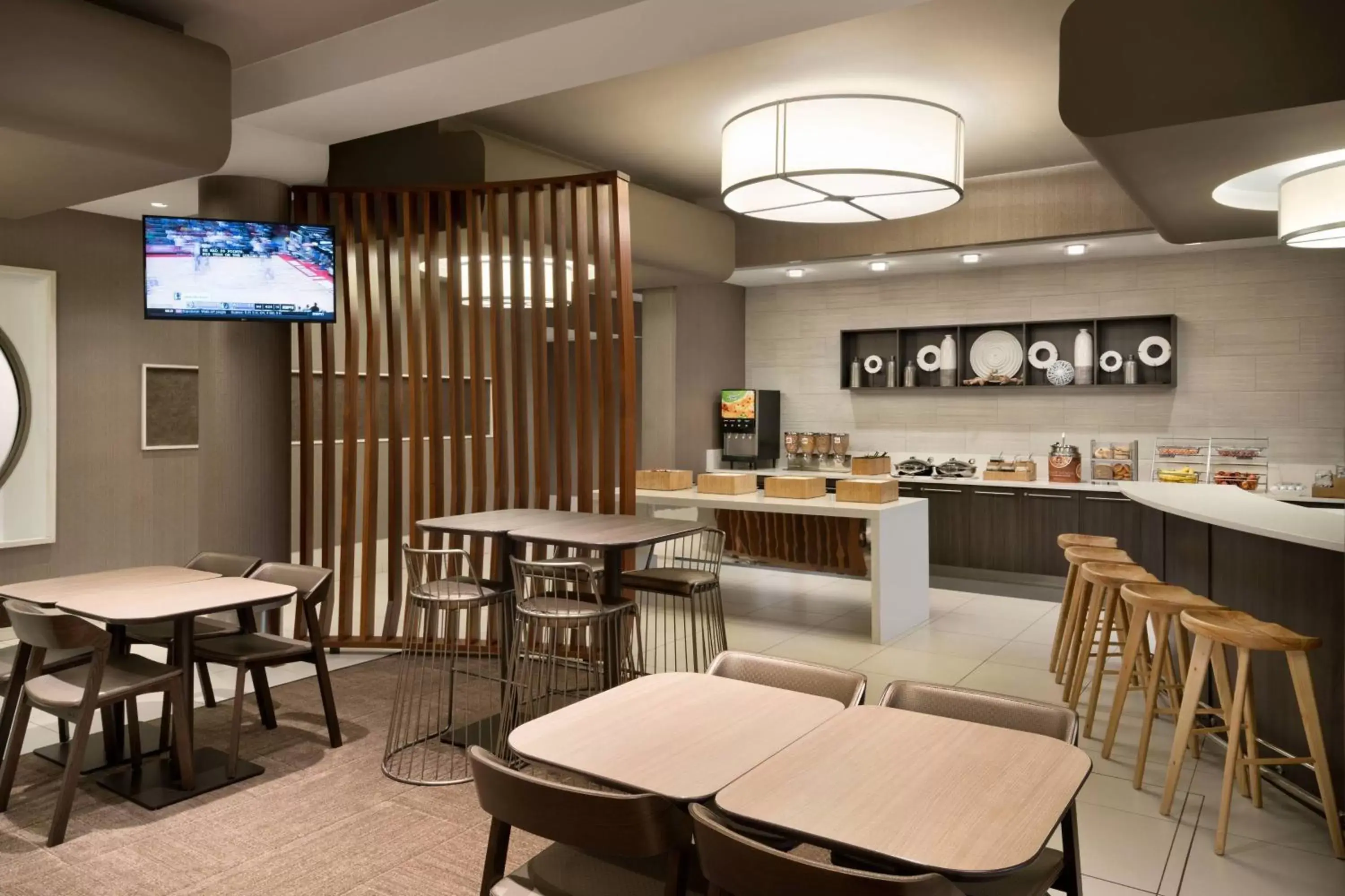 Breakfast, Lounge/Bar in SpringHill Suites Ewing Township Princeton South