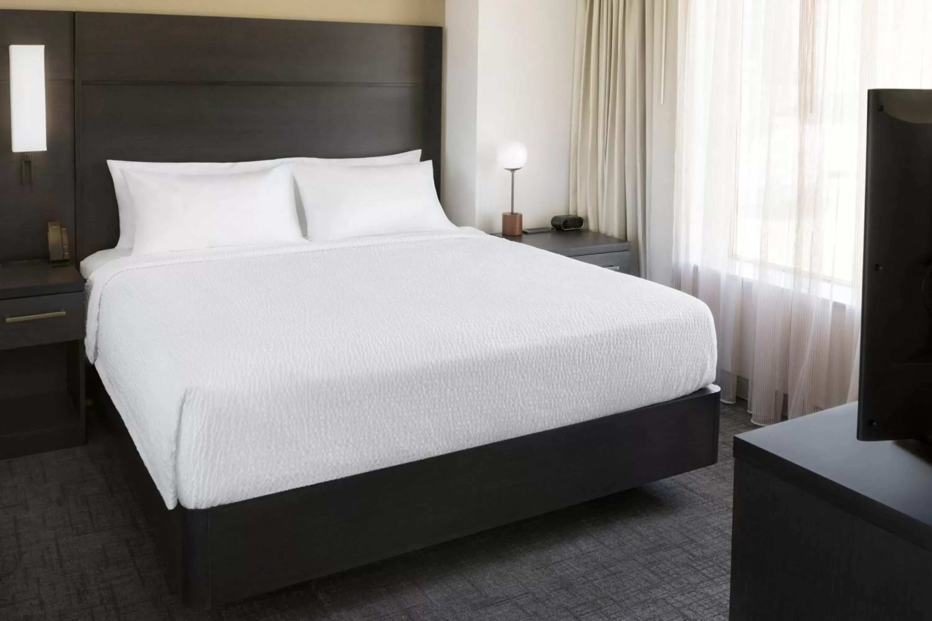 Bedroom, Bed in Residence Inn by Marriott Sacramento Downtown at Capitol Park