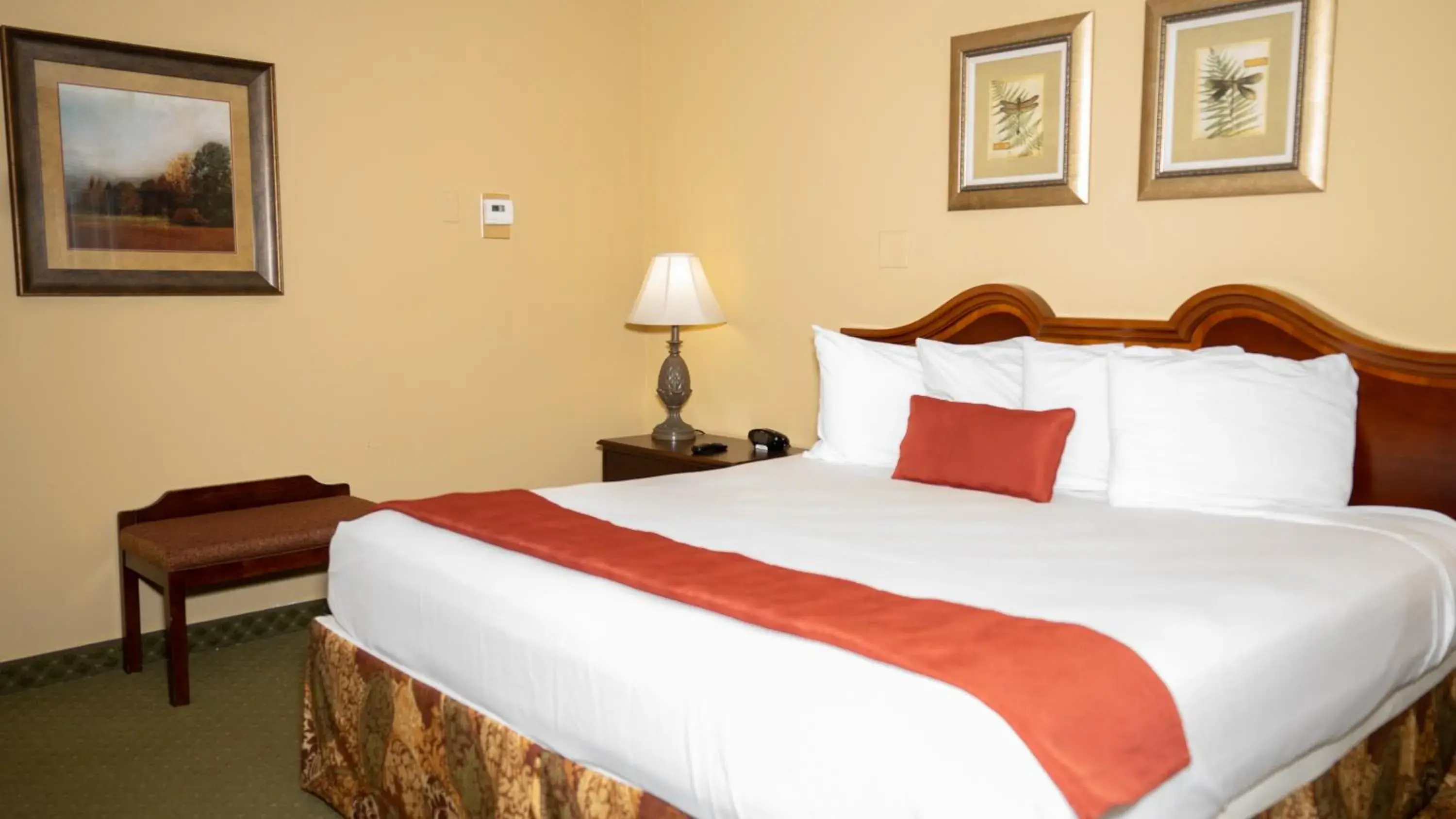 Bedroom, Bed in Clarion Hotel & Suites Convention Center Fredericksburg