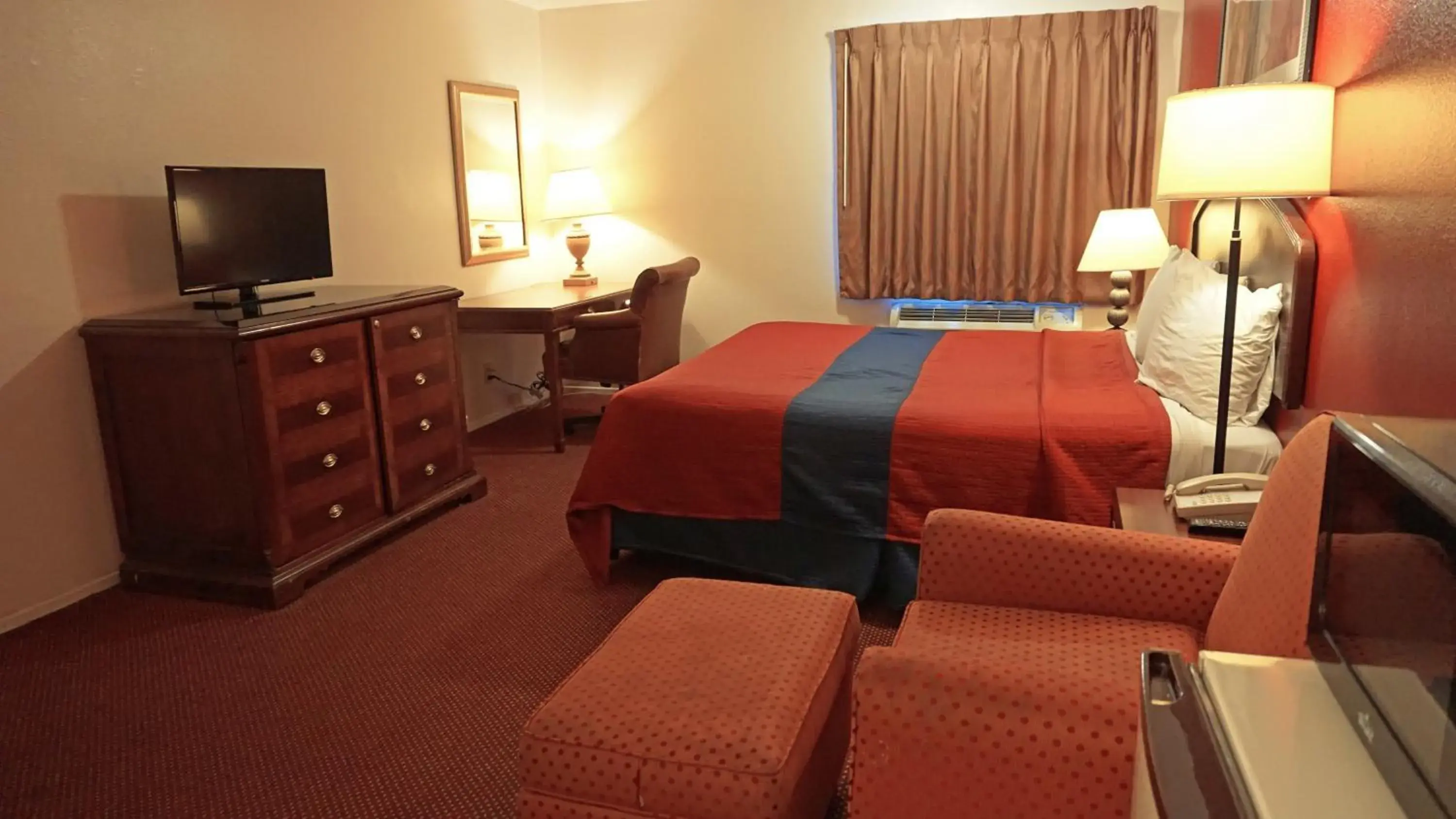 Photo of the whole room, Bed in Rainbow Inn