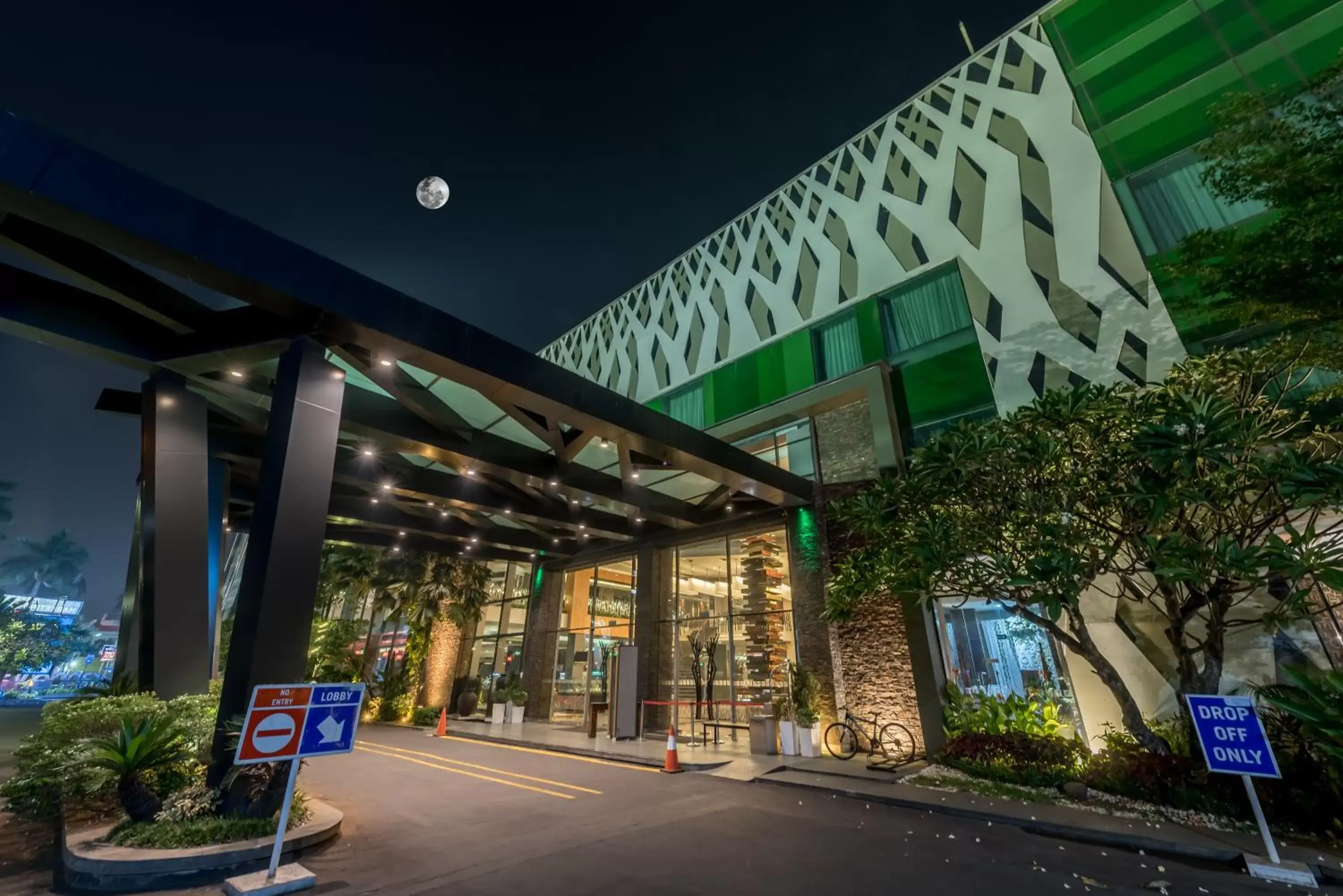 Property building in Holiday Inn Cikarang Jababeka by IHG Property building in Holiday Inn Cikarang Jababeka by IHG