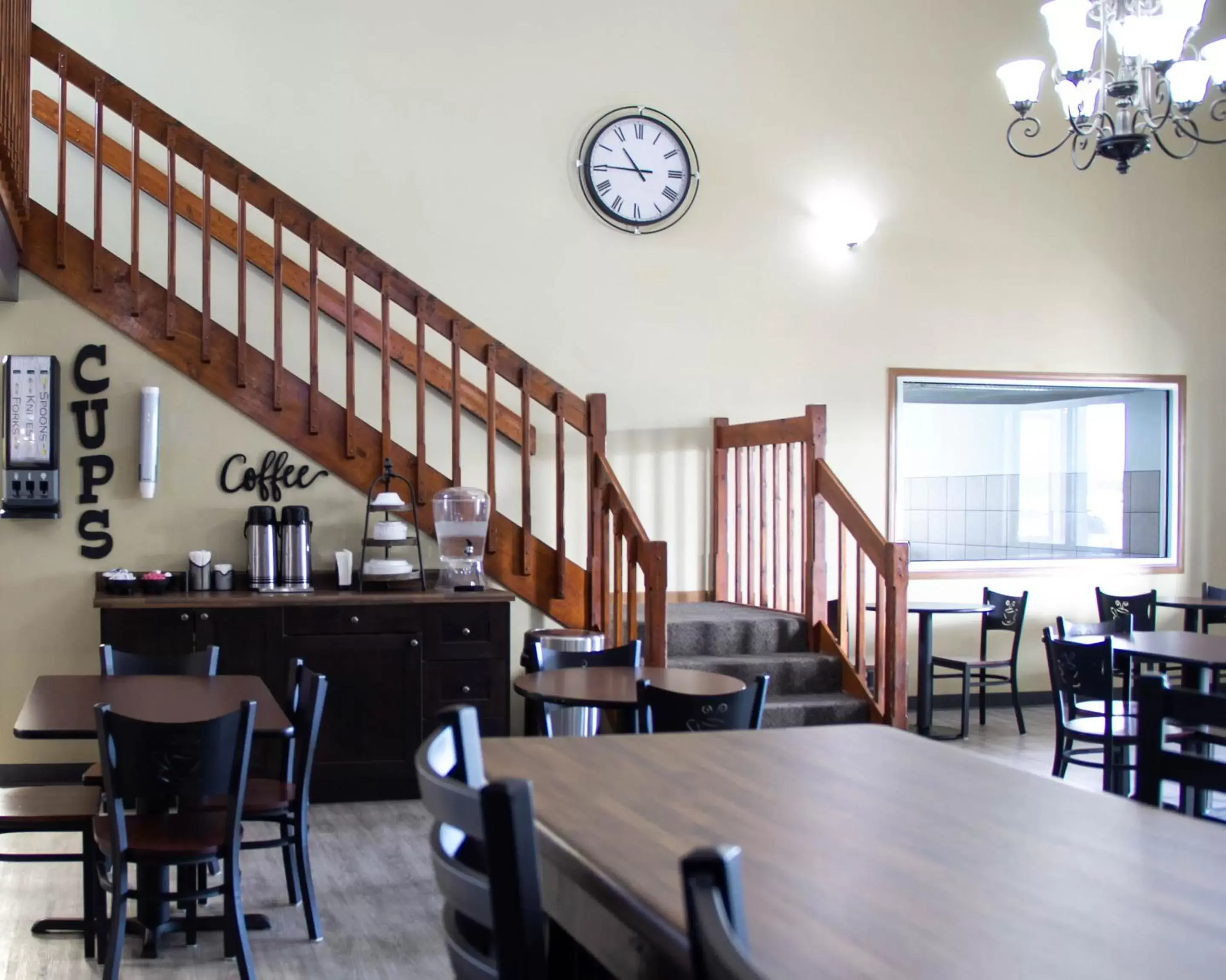 Seating area, Restaurant/Places to Eat in New Victorian Inn & Suites-Norfolk