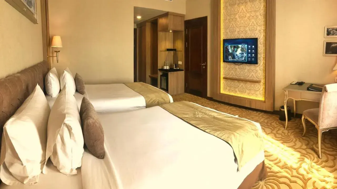 Bedroom, Bed in Grand Keisha Yogyakarta