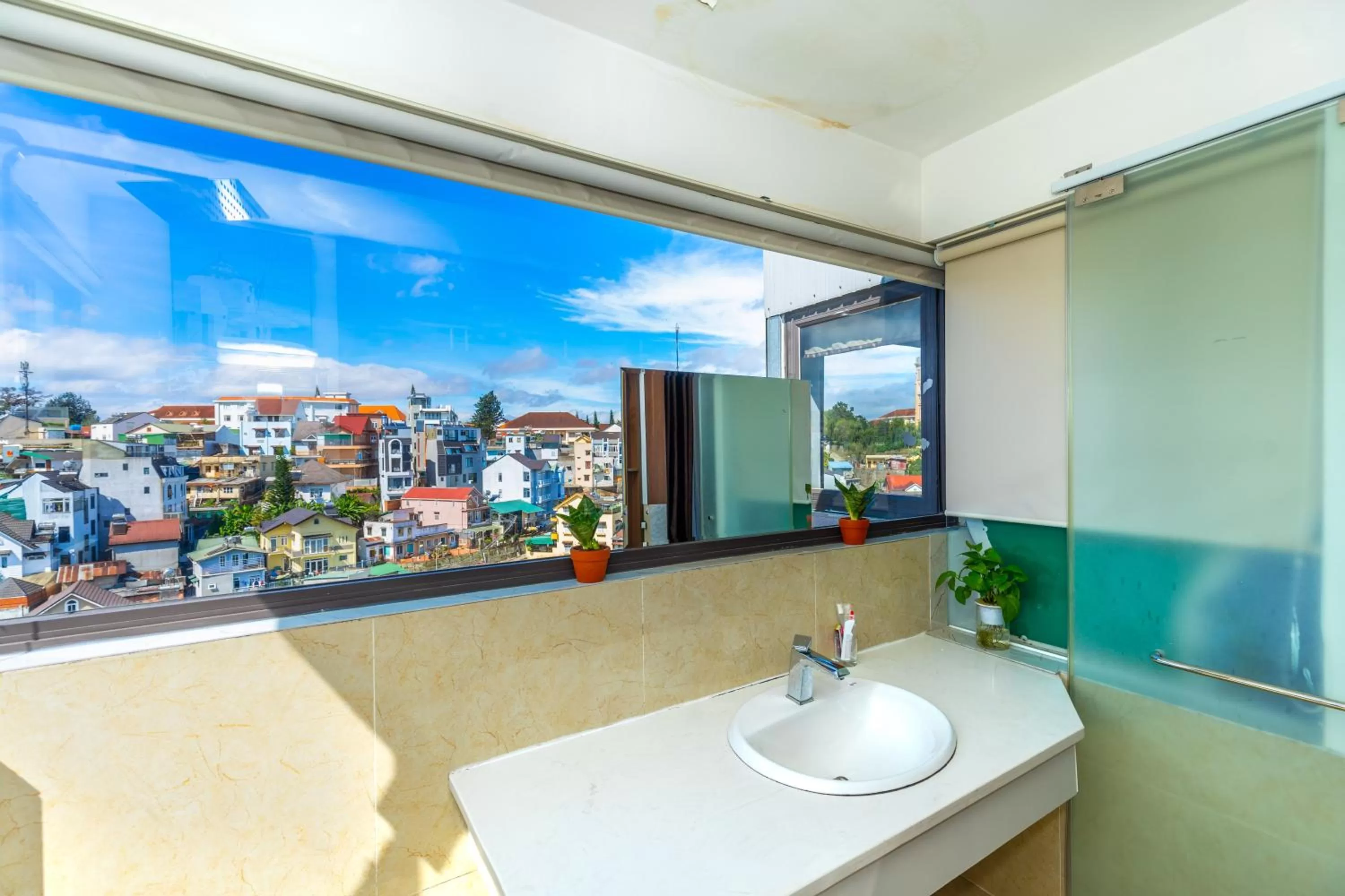 Shower in Ngàn Phố Studio & Love Hotel