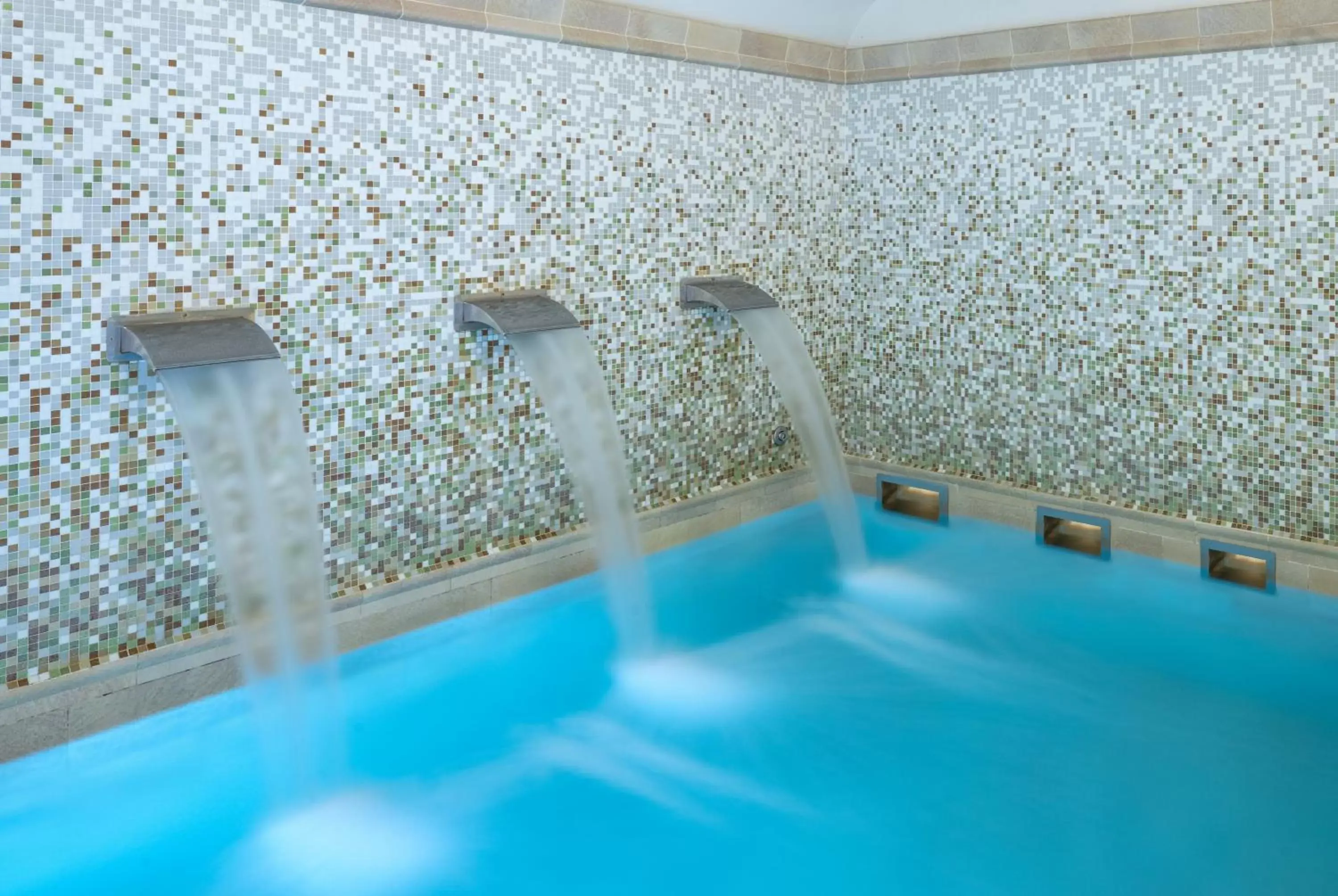 Spa and wellness centre/facilities, Swimming Pool in UNAHOTELS Galles Milano