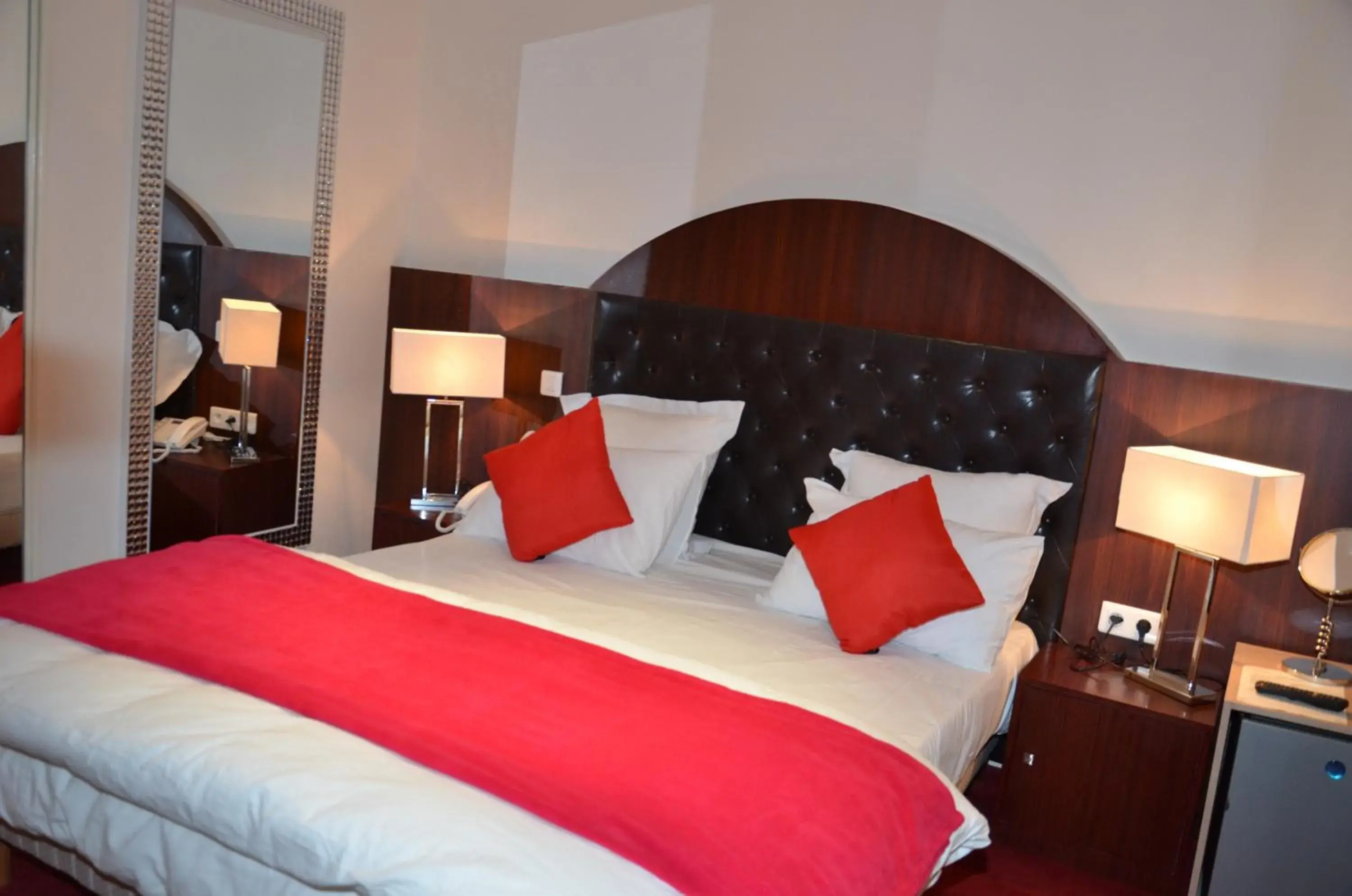 Bed in Hotel Regina Montmartre