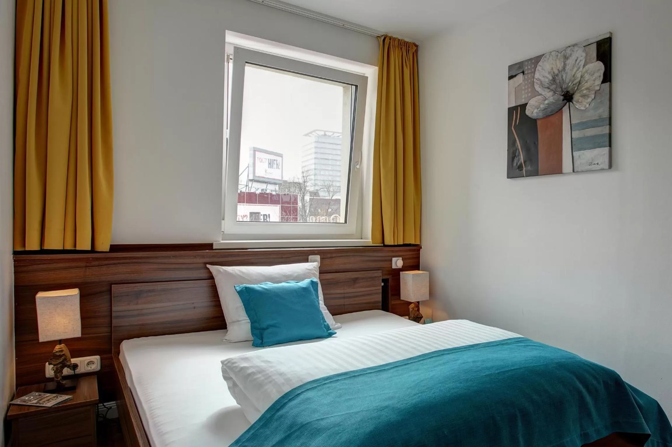 Photo of the whole room, Bed in North-Hotel