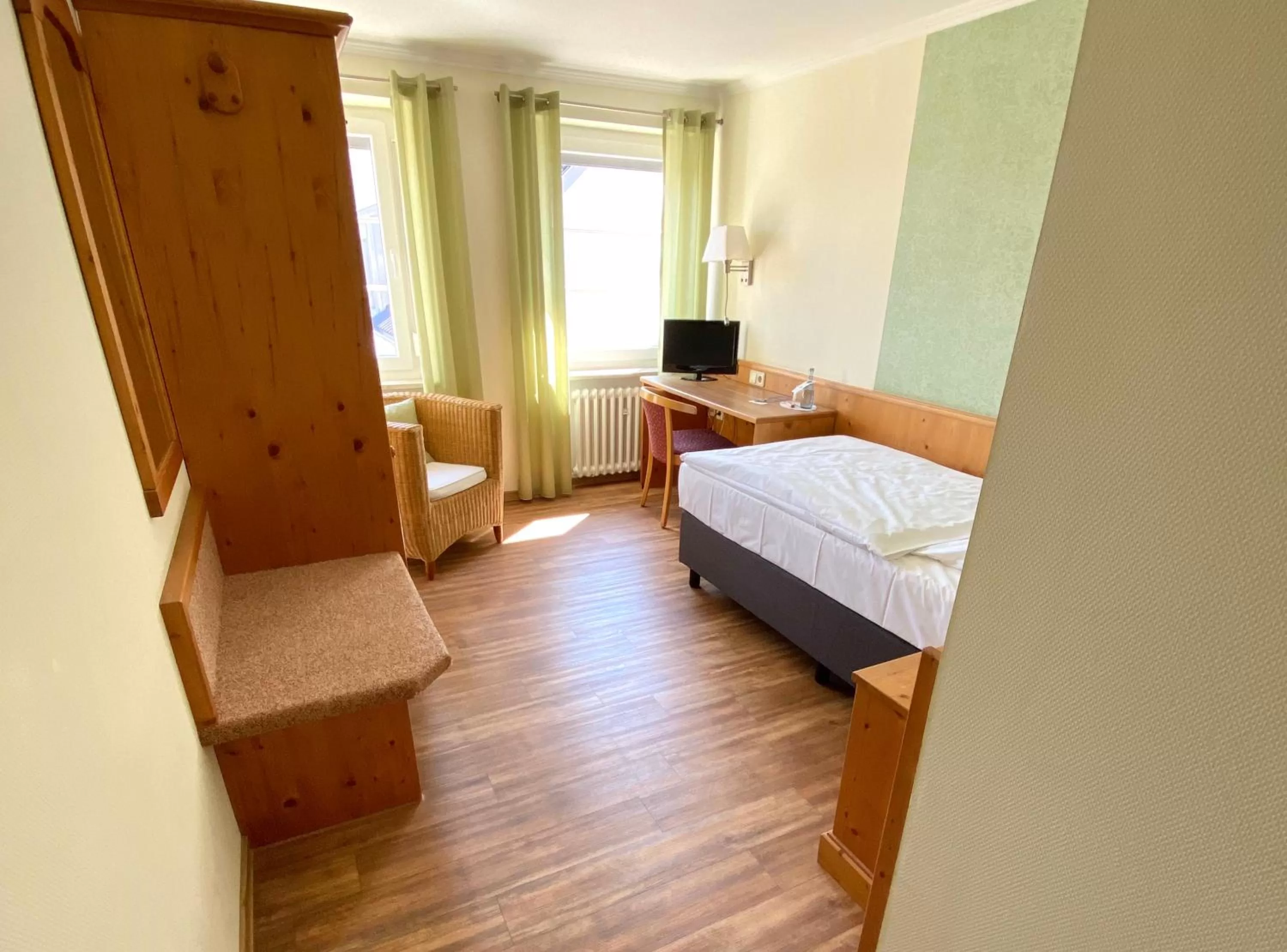 Bedroom, Bed in Hotel Deutsches Haus