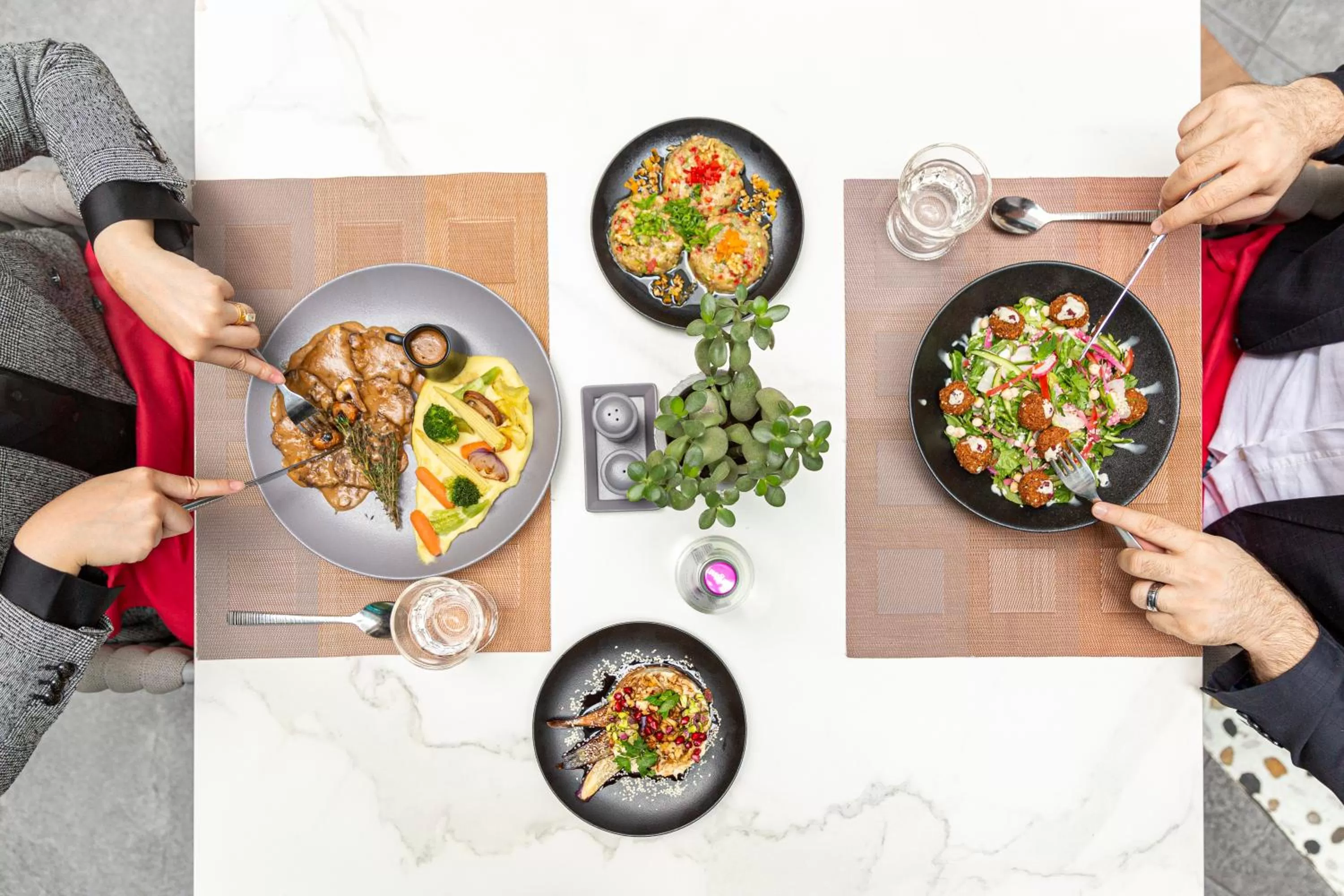 Restaurant/places to eat in InterContinental Doha The City by IHG