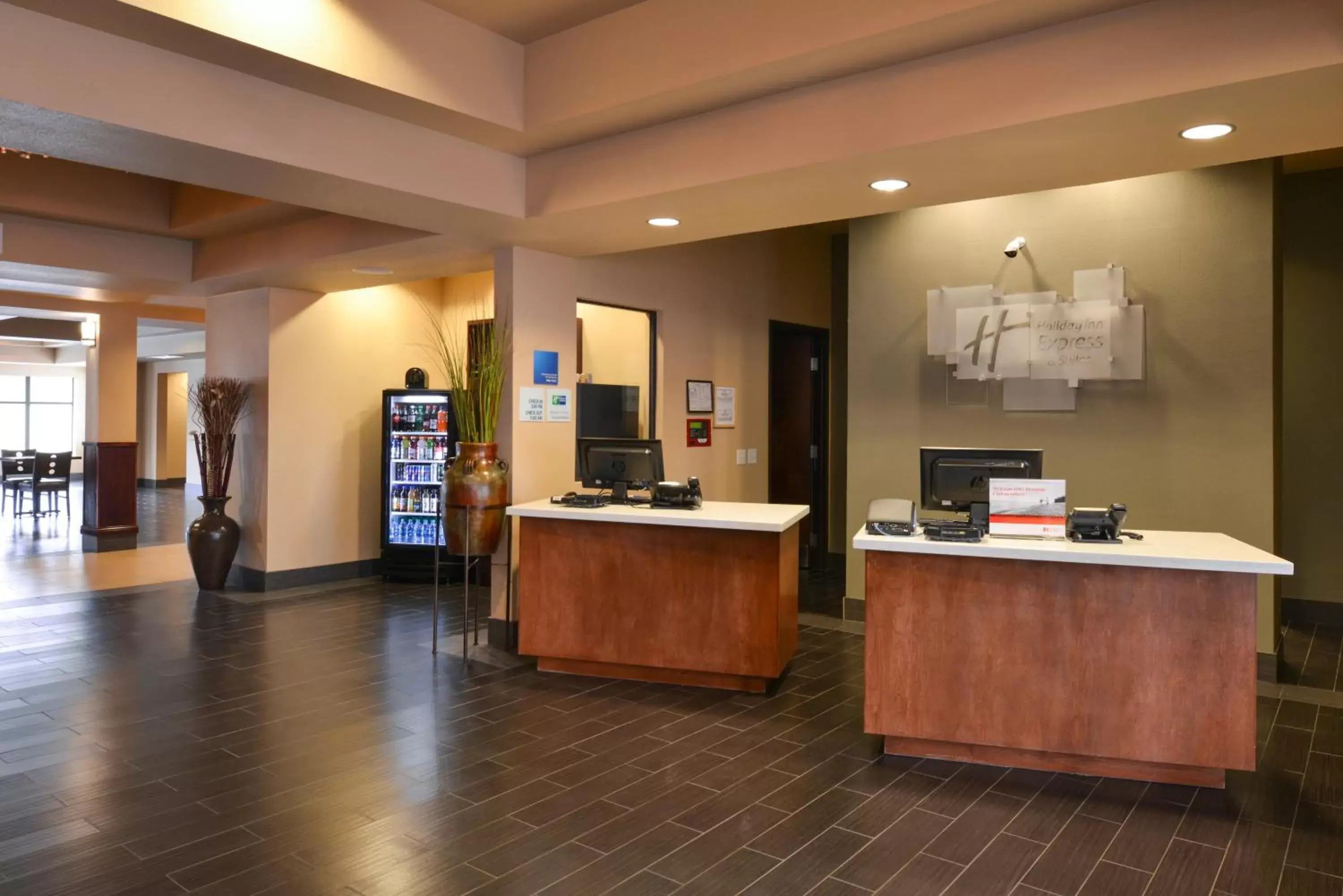 Property building, Lobby/Reception in Holiday Inn Express & Suites Globe, an IHG Hotel