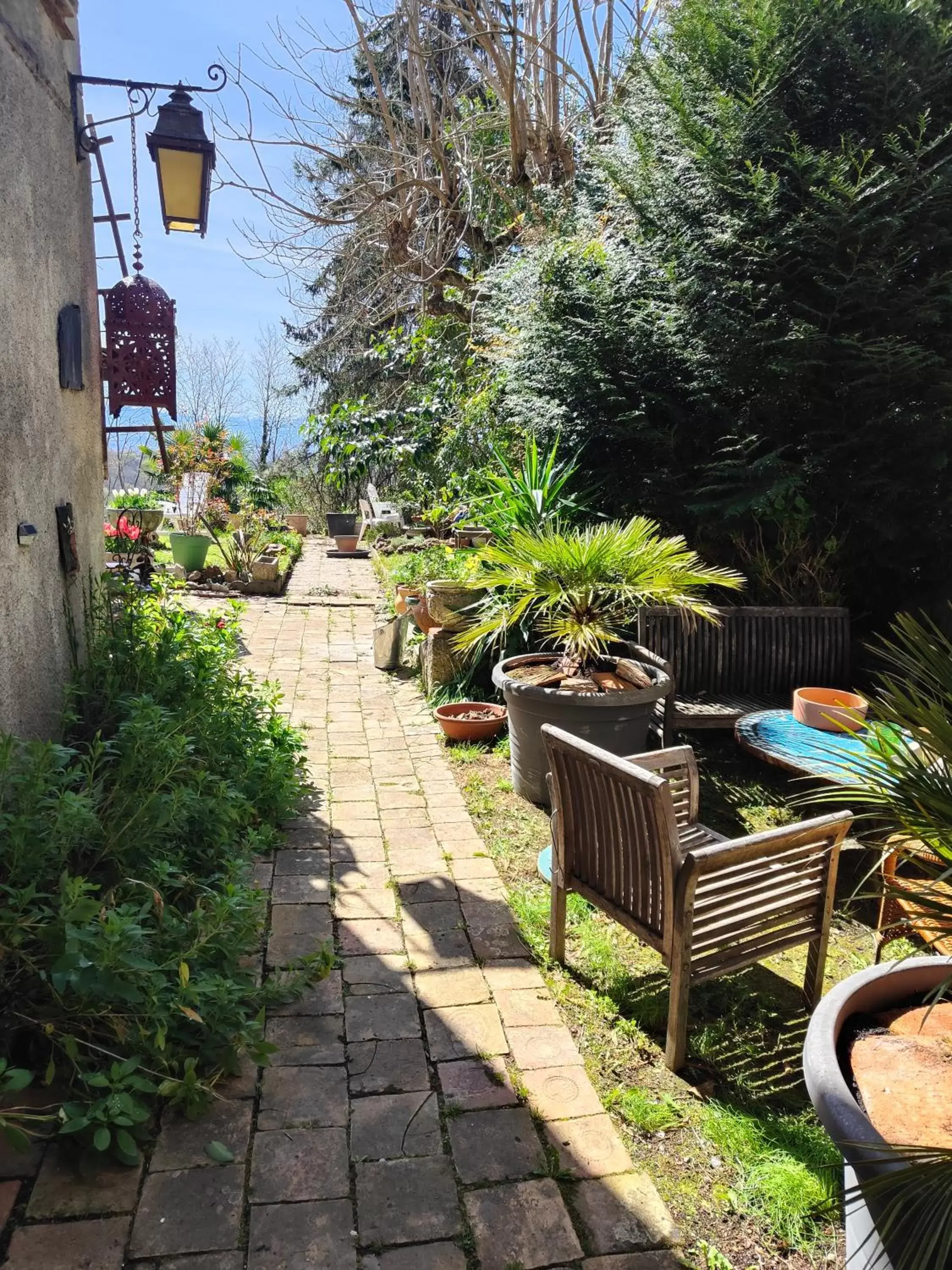 Garden view in Le Chat Botté Chambres et Table d'hôte sur réservation