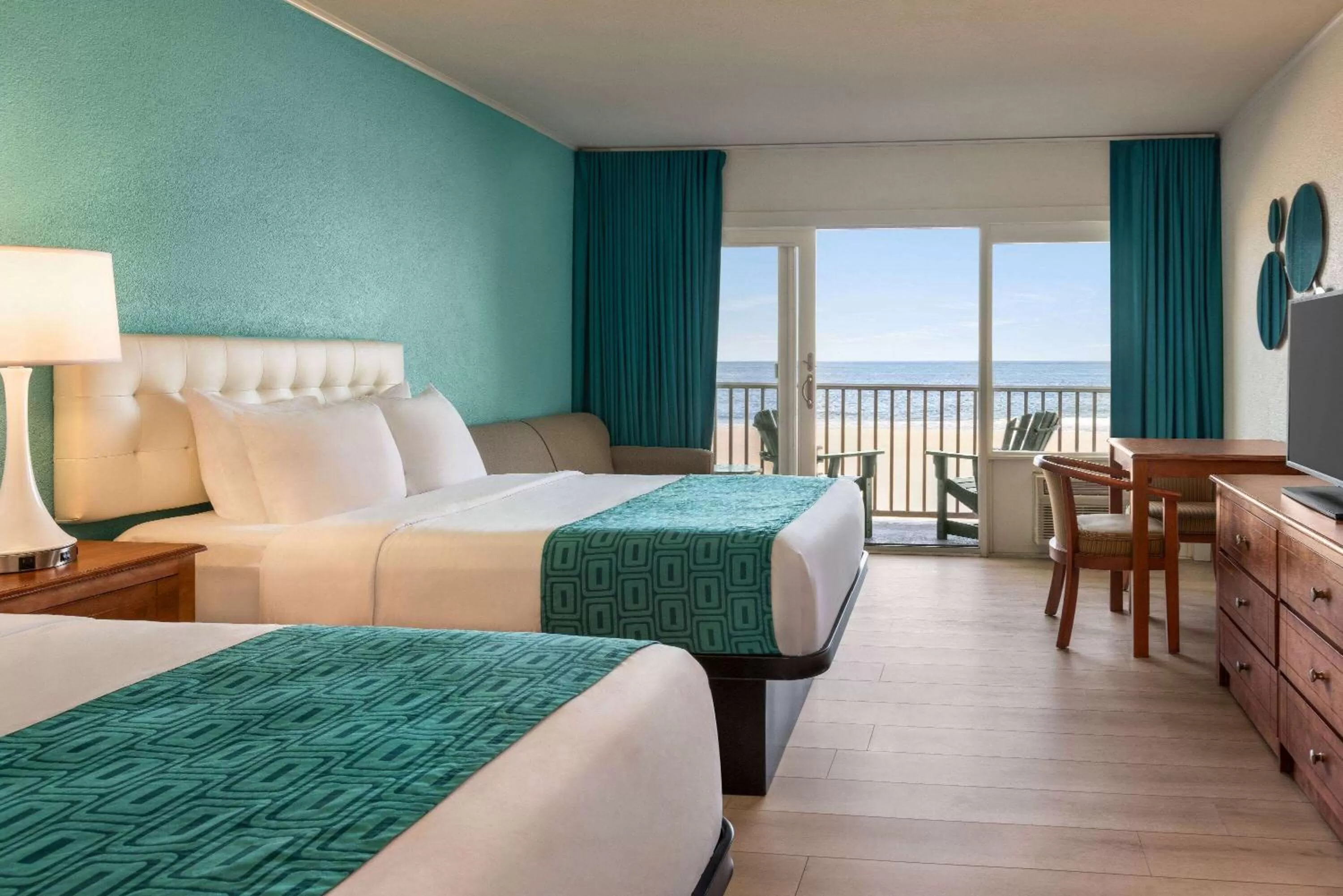 Photo of the whole room, Bed in Howard Johnson by Wyndham Ocean City Oceanfront