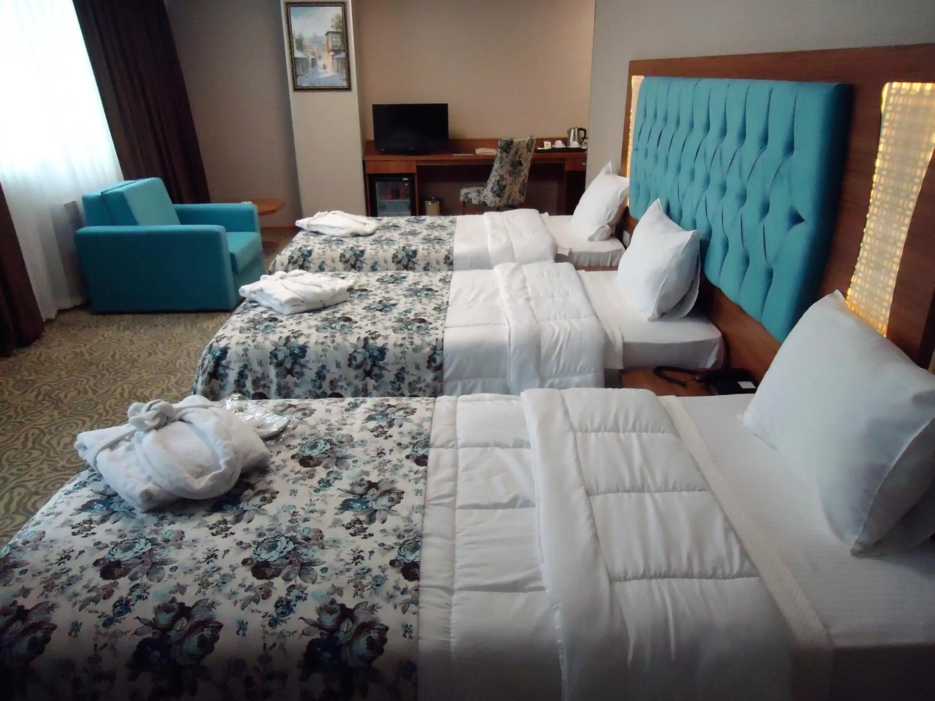 Bedroom, Bed in Golden Lounge Hotel