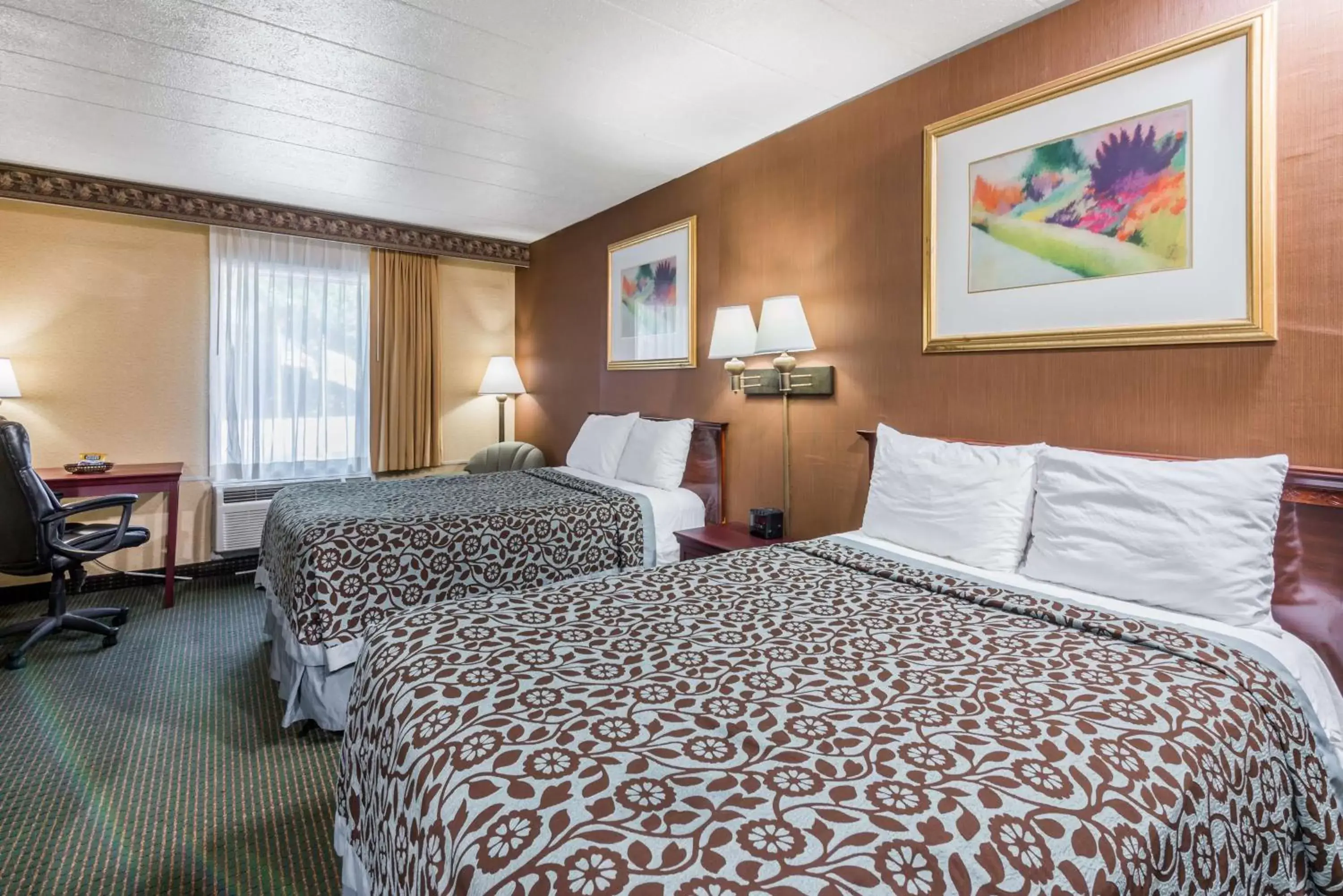 Photo of the whole room, Room Photo in Days Inn by Wyndham Pittsburgh