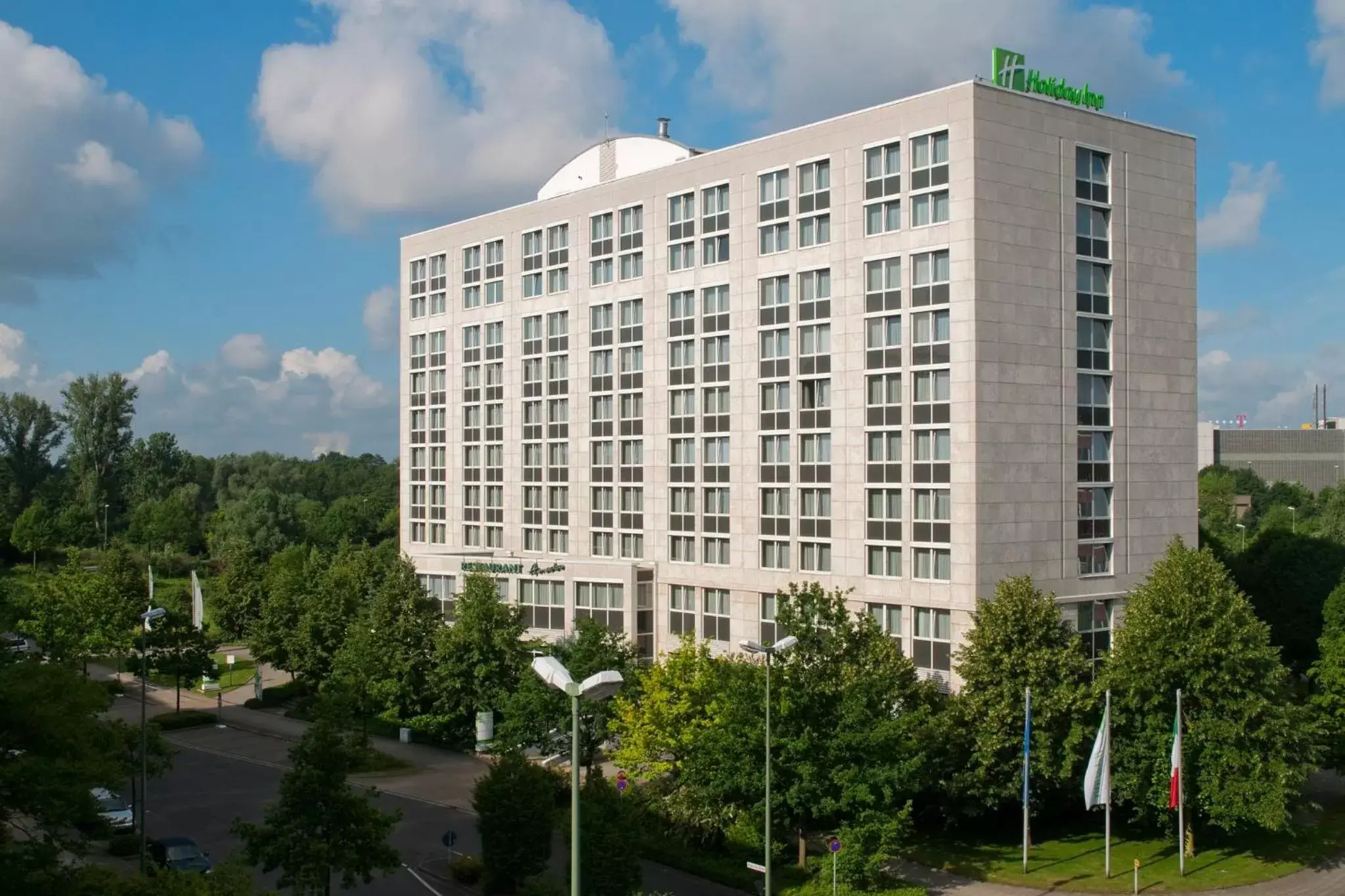 Property building in Holiday Inn Düsseldorf-Neuss by IHG Property building in Holiday Inn Düsseldorf-Neuss by IHG