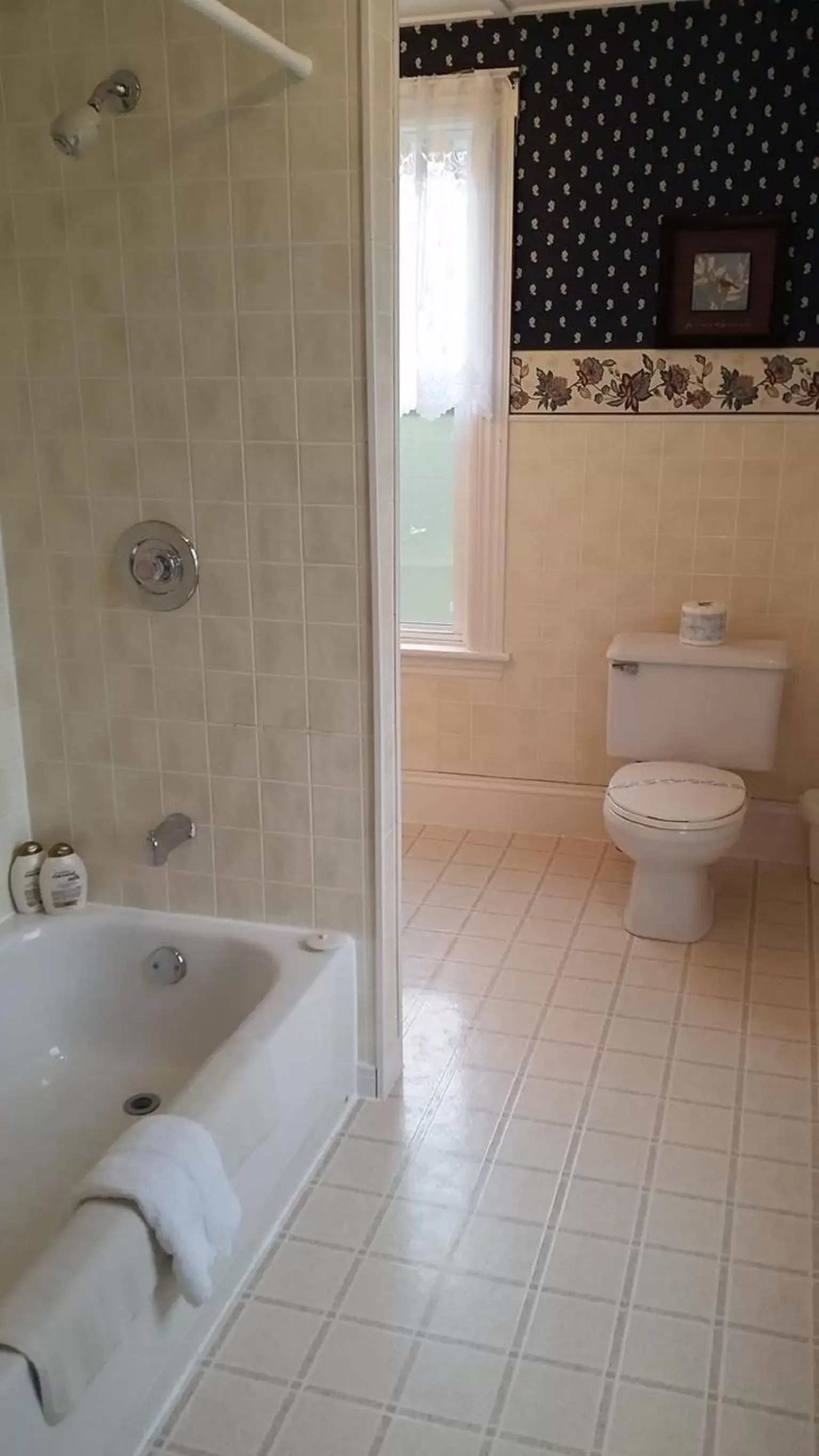 Toilet, Bathroom in Bayside Inn