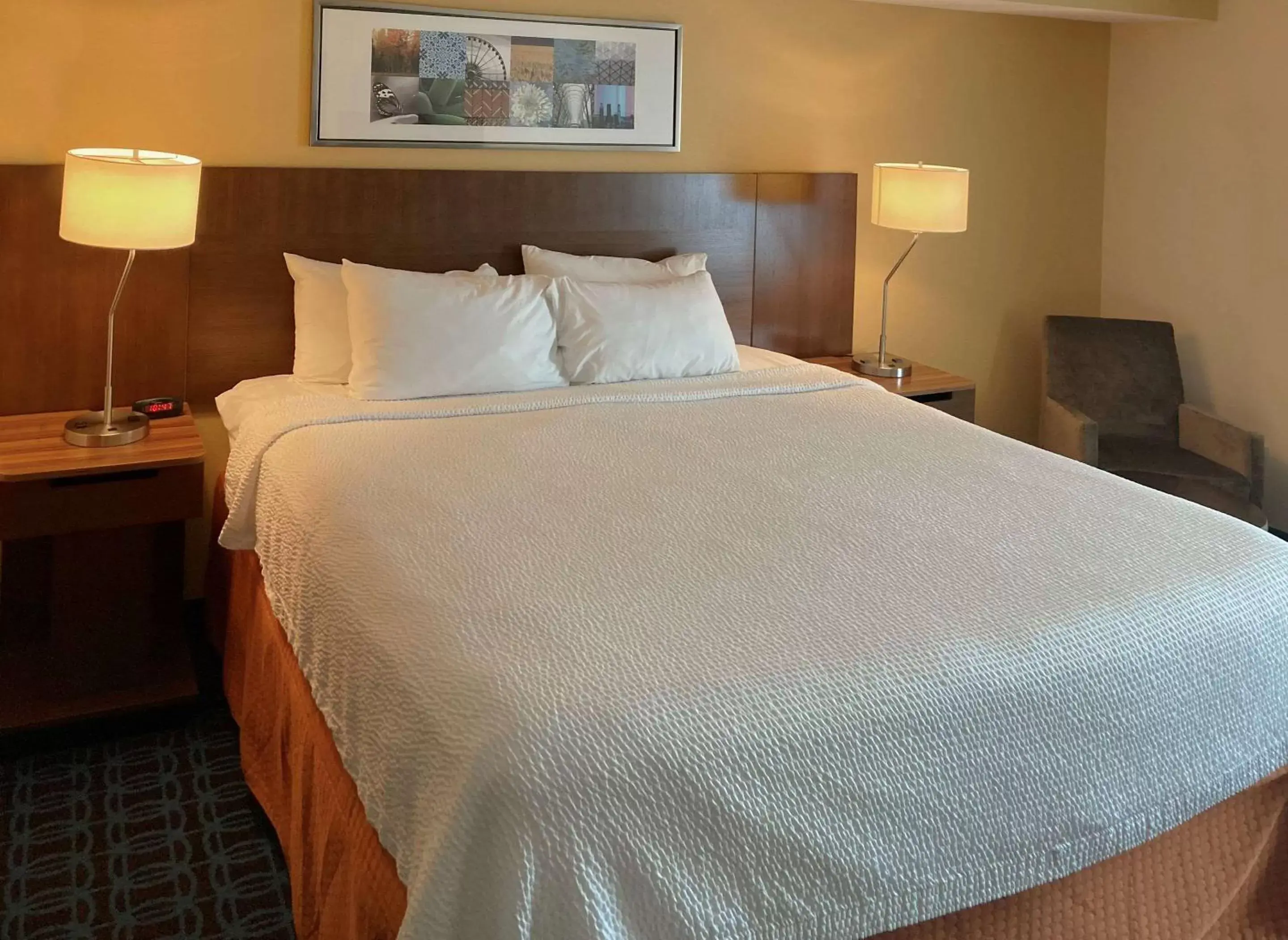 Photo of the whole room, Bed in Comfort Inn & Suites Ankeny - Des Moines