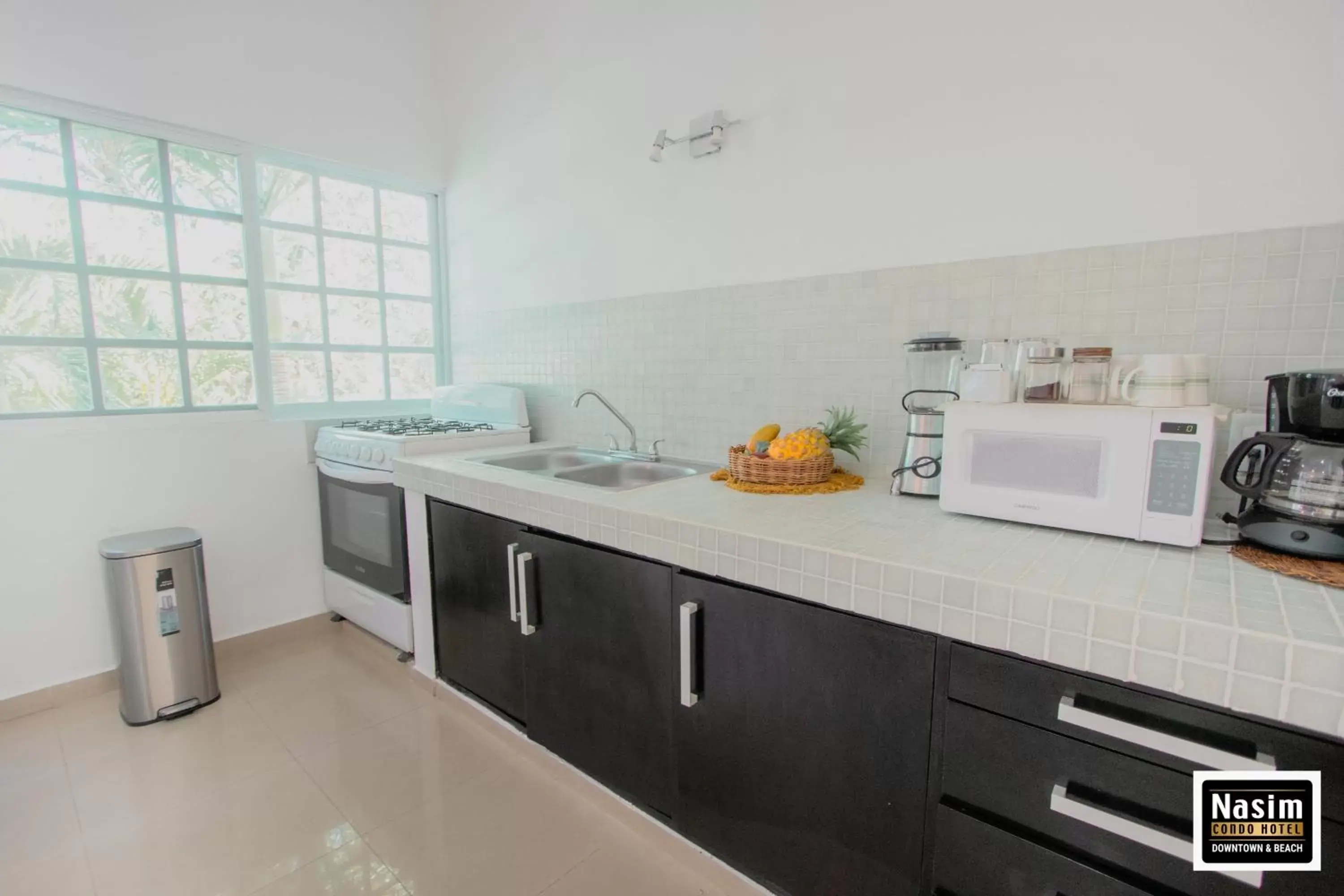 Kitchen/Kitchenette in Nasim Condo Hotel con acceso BEACH CLUB GRATIS, metros 5th AVENIDA