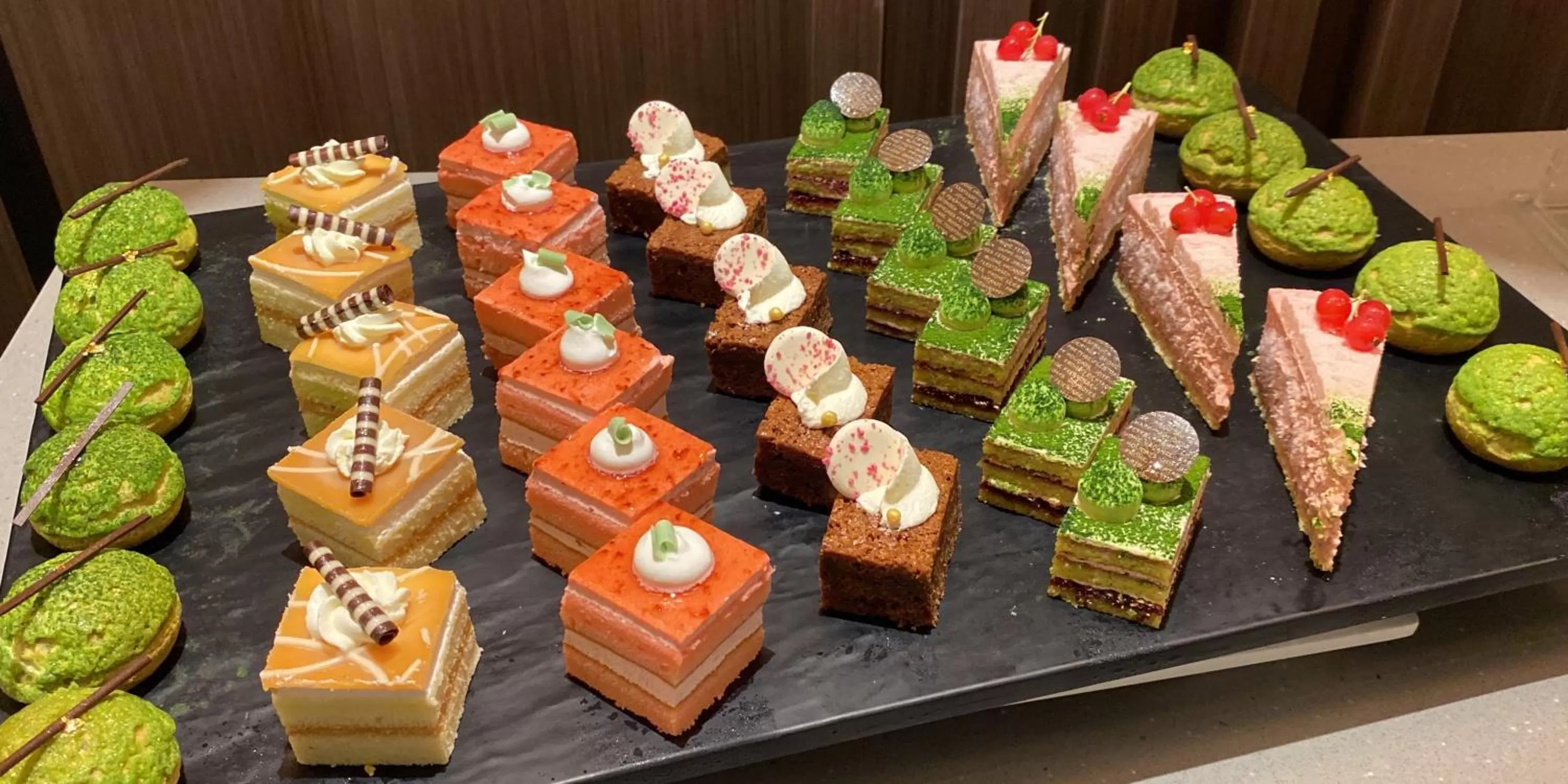 Restaurant/places to eat in Monarch Plaza Hotel