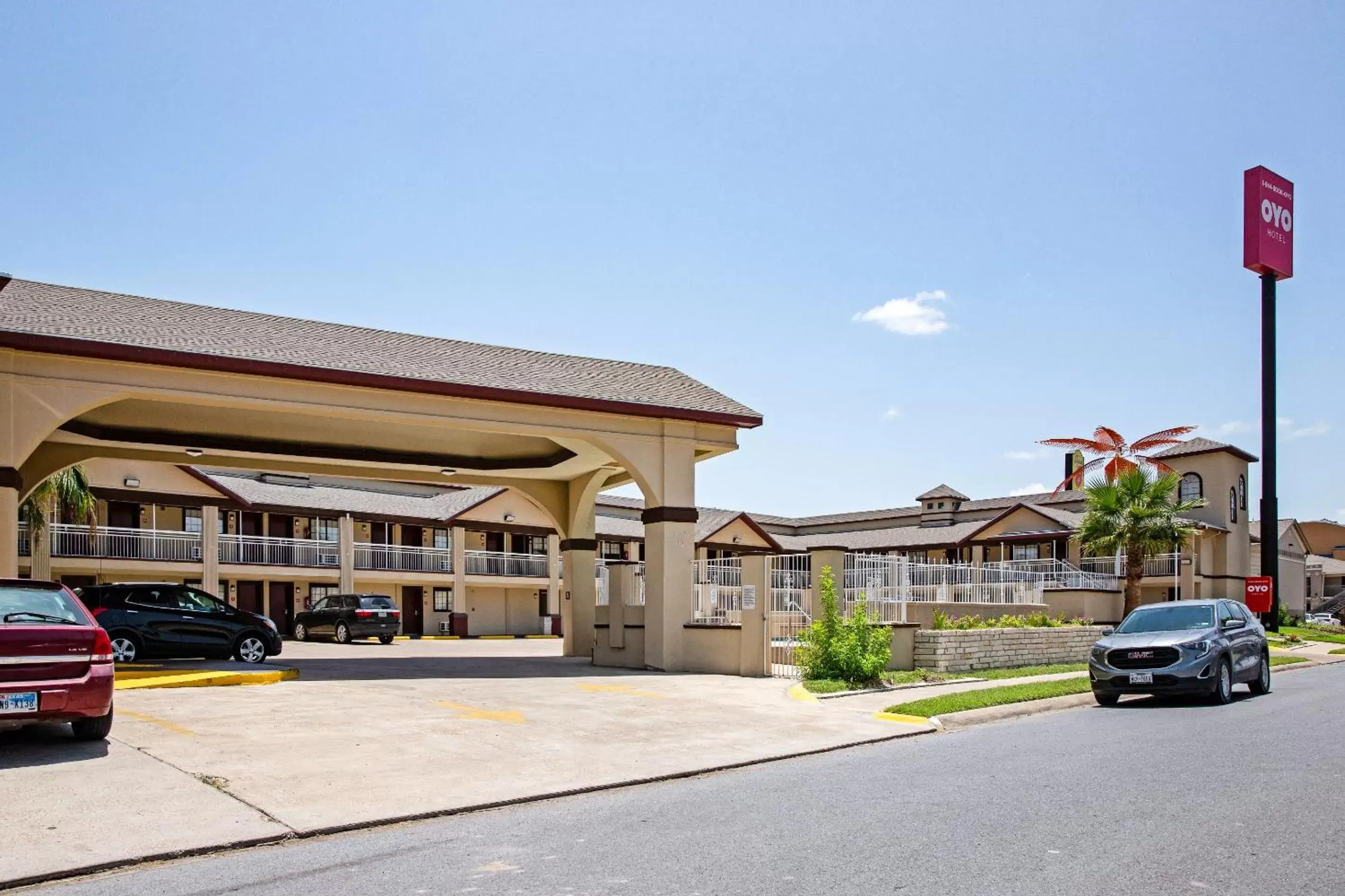 Parking, Property Building in OYO Hotel McAllen Airport South