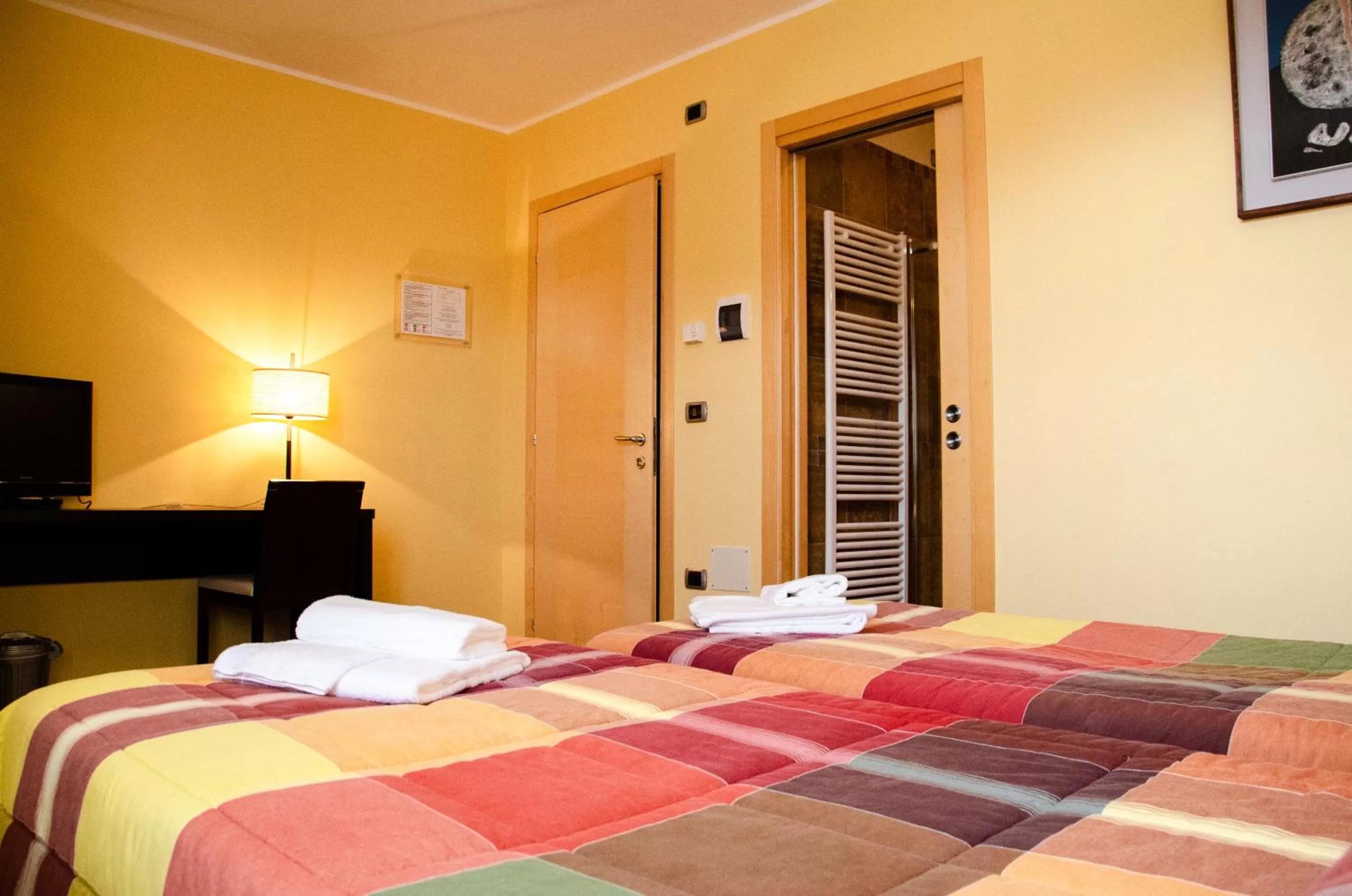 Bed in Al Fogolâr Rooms & Osteria with Saunaland