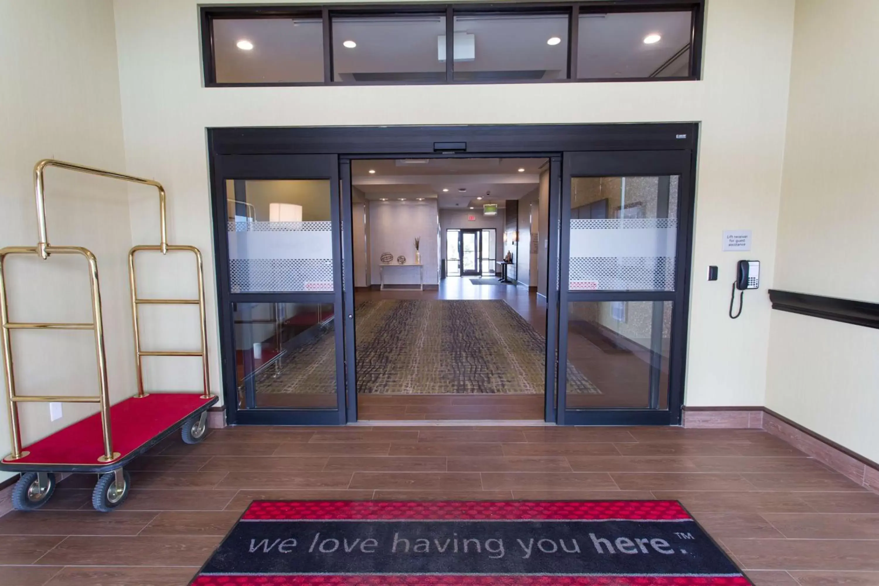 Property building in Hampton Inn by Hilton Lloydminster Property building in Hampton Inn by Hilton Lloydminster