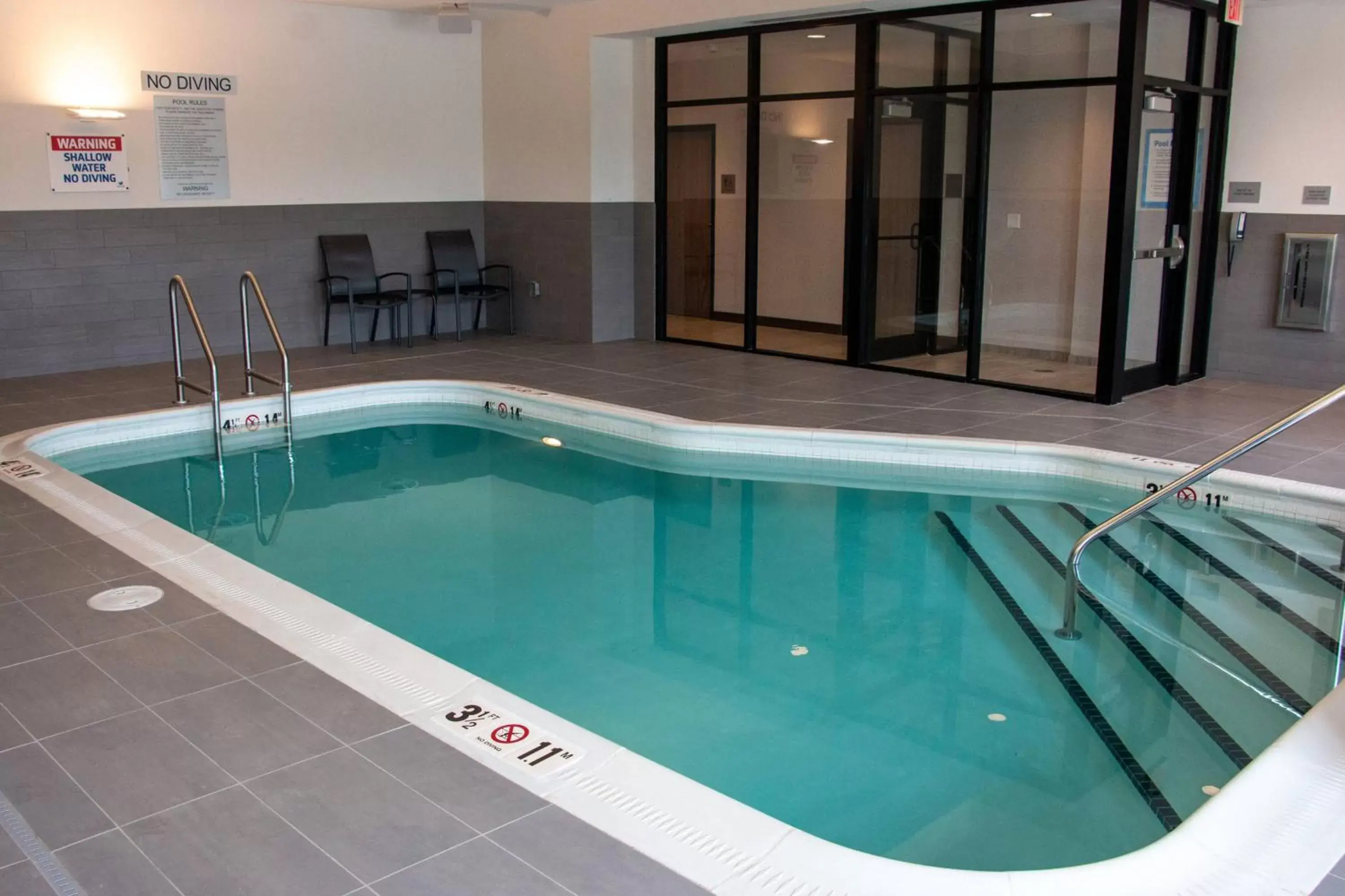 Swimming Pool in Fairfield Inn & Suites by Marriott Davenport Quad Cities