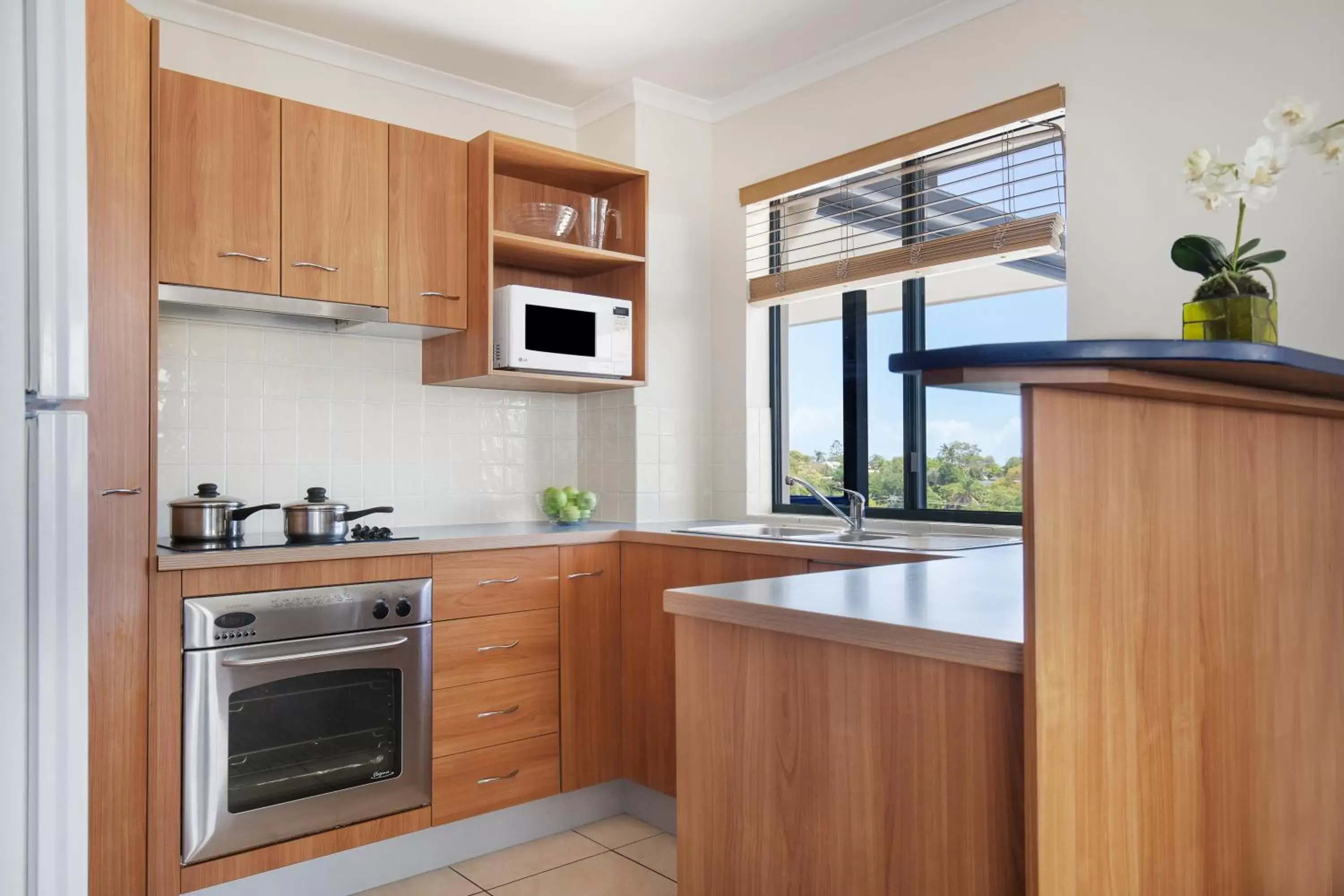 Kitchen or kitchenette, Kitchen/Kitchenette in Mantra Hervey Bay