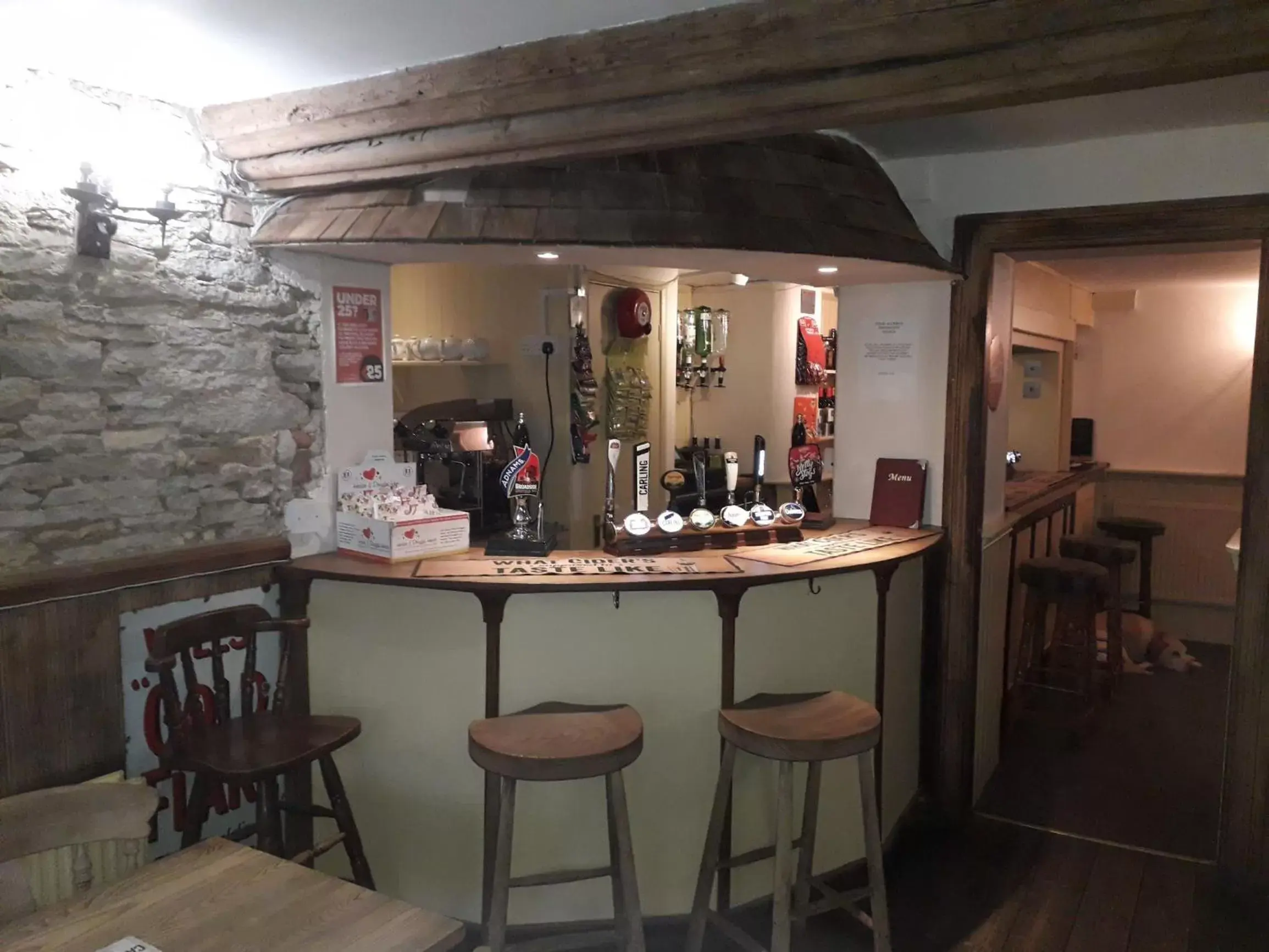 Lounge/Bar in Swan Inn Lechlade