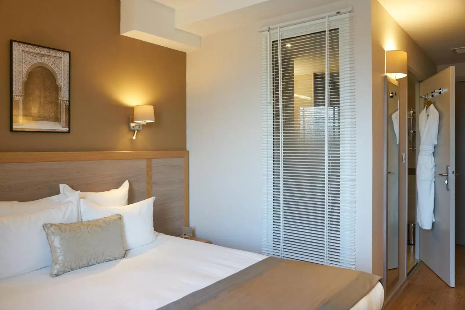Bedroom, Bed in Hotel Vatel Bordeaux