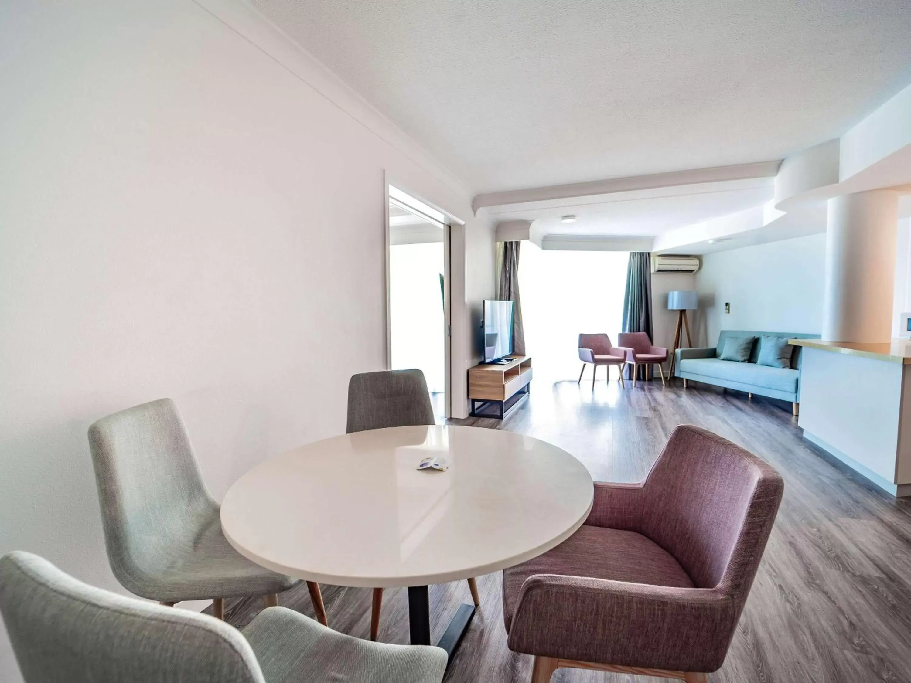 Bedroom, Dining Area in Novotel Cairns Oasis Resort