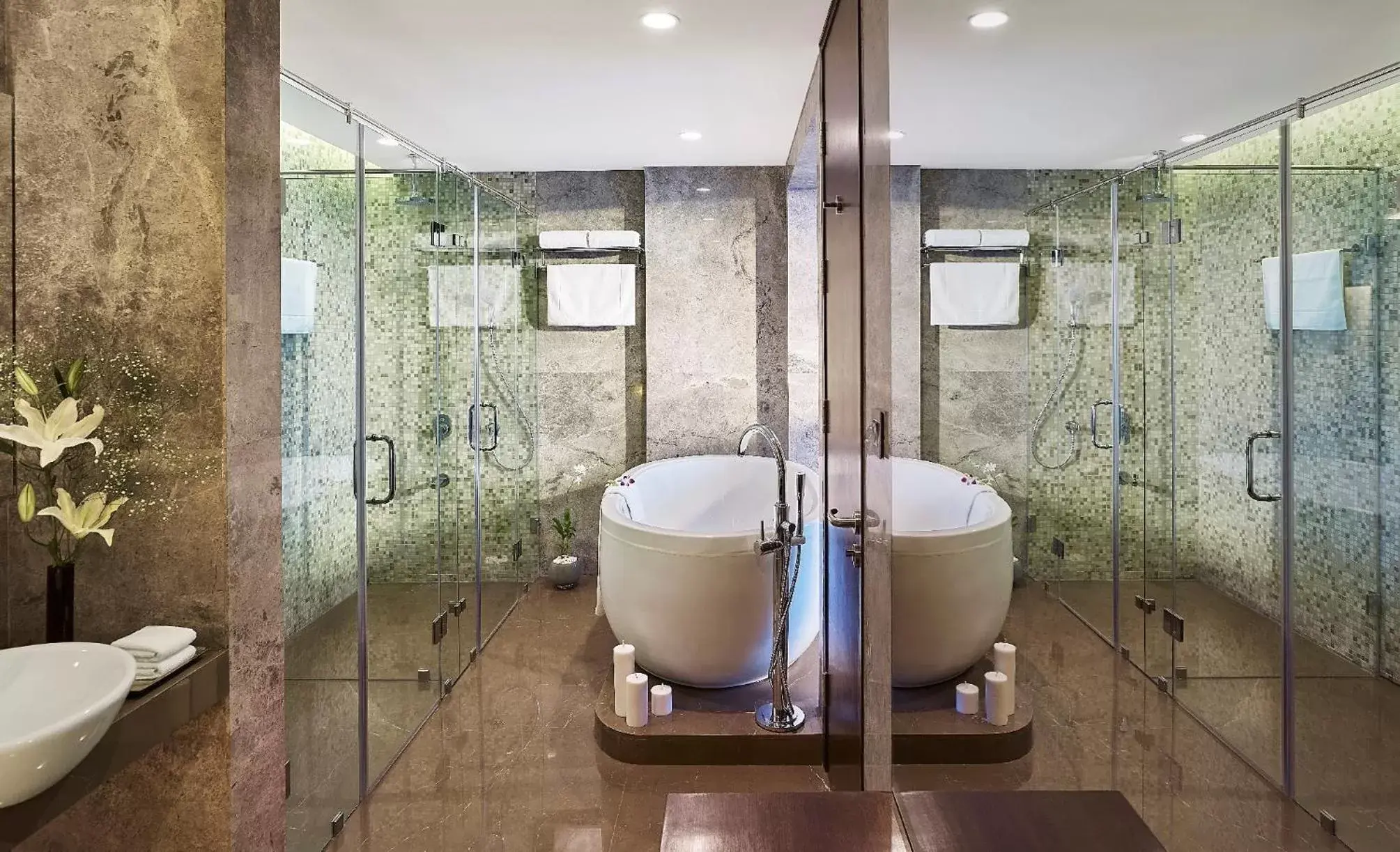 Shower, Bathroom in Vivanta Pune, Hinjawadi