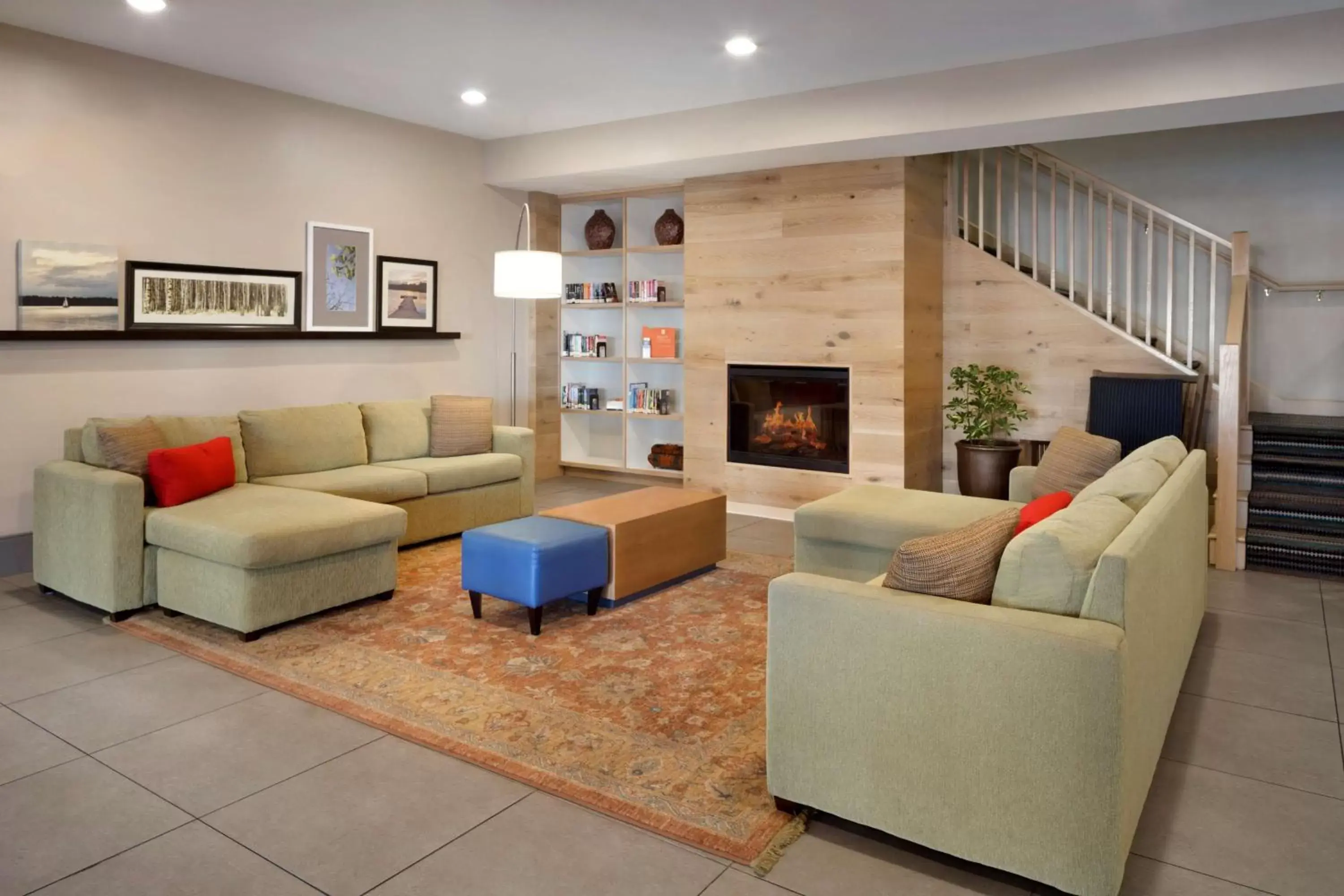 Lobby or reception, Seating Area in Country Inn & Suites by Radisson, Camp Springs (Andrews Air Force Base), MD